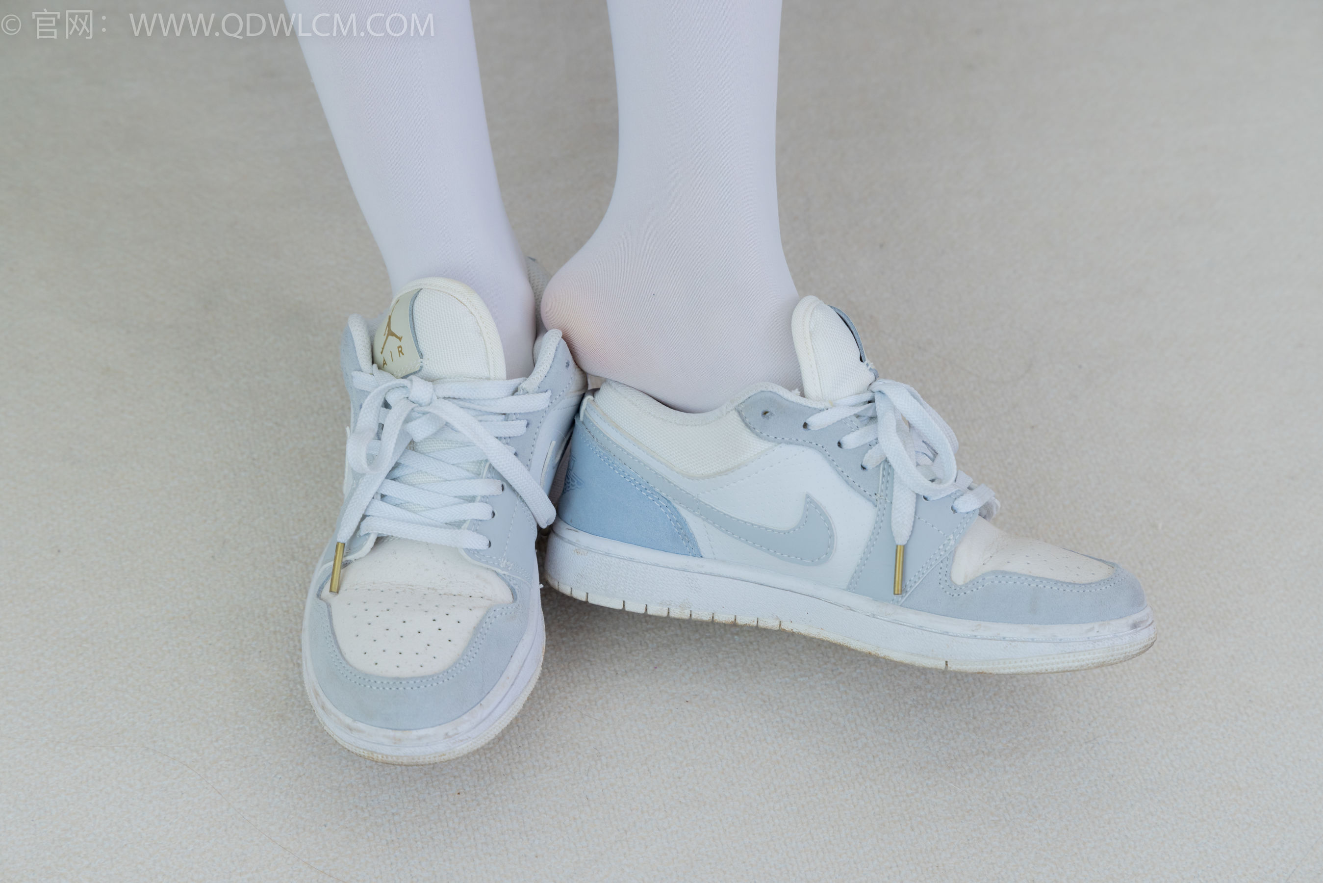 物恋传媒 No.2347 米米 - 板鞋、自然穿脏厚白丝、护士服/(170P)