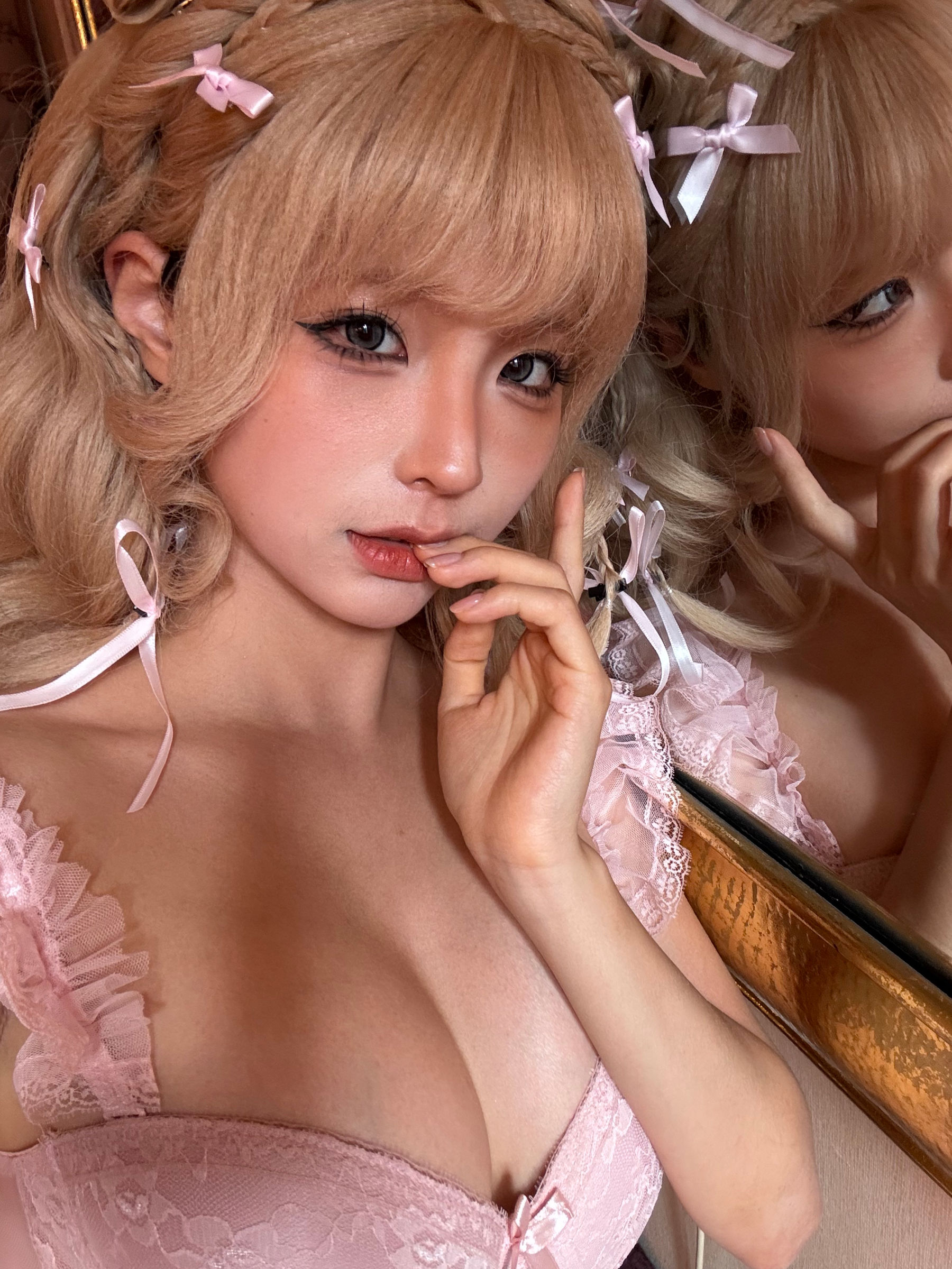 动漫博主蠢沫沫 - 金发蝴蝶结/(94P)