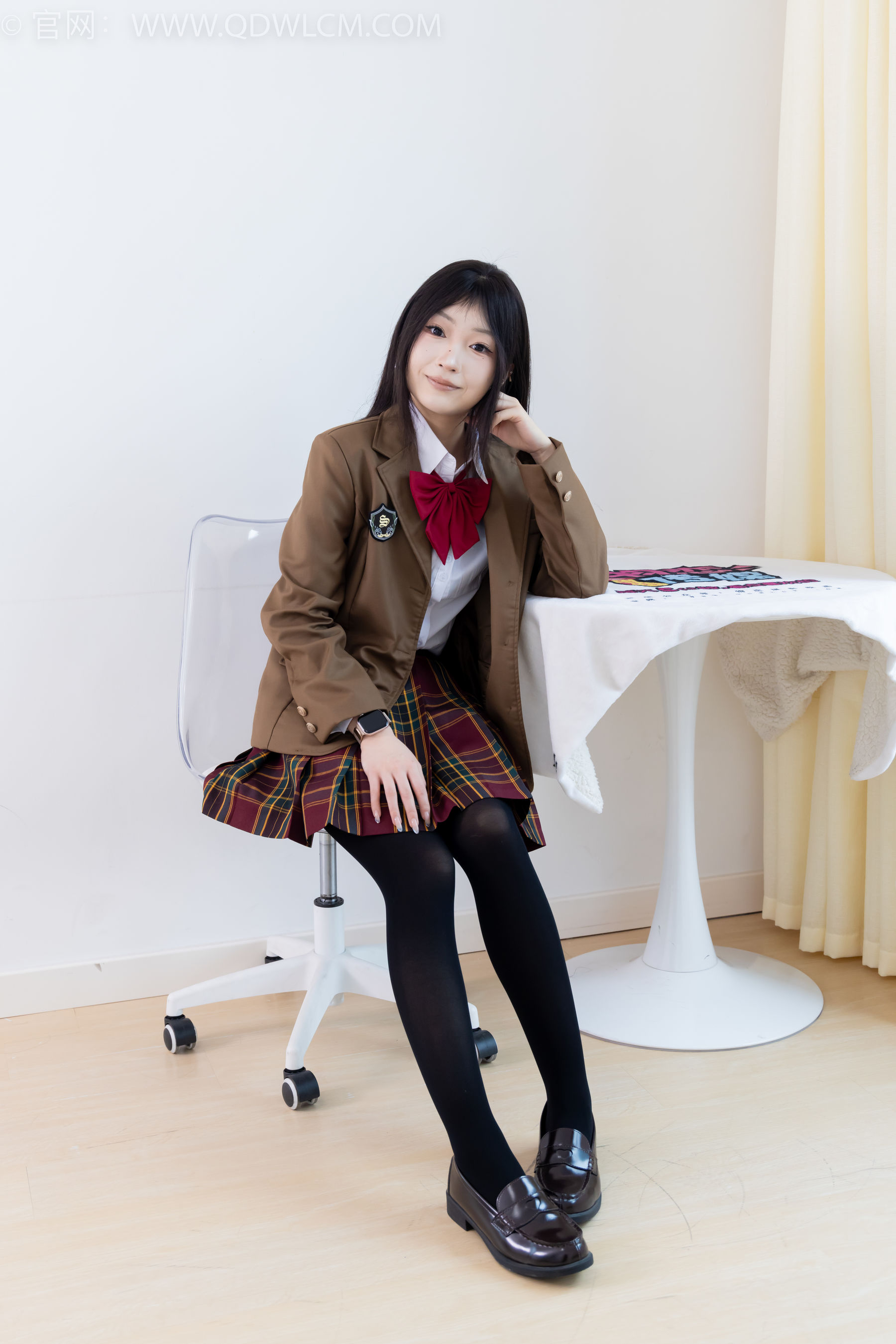 物恋传媒 No.2367 嘟嘟 - 皮鞋、厚黑丝、jk制服/(165P)