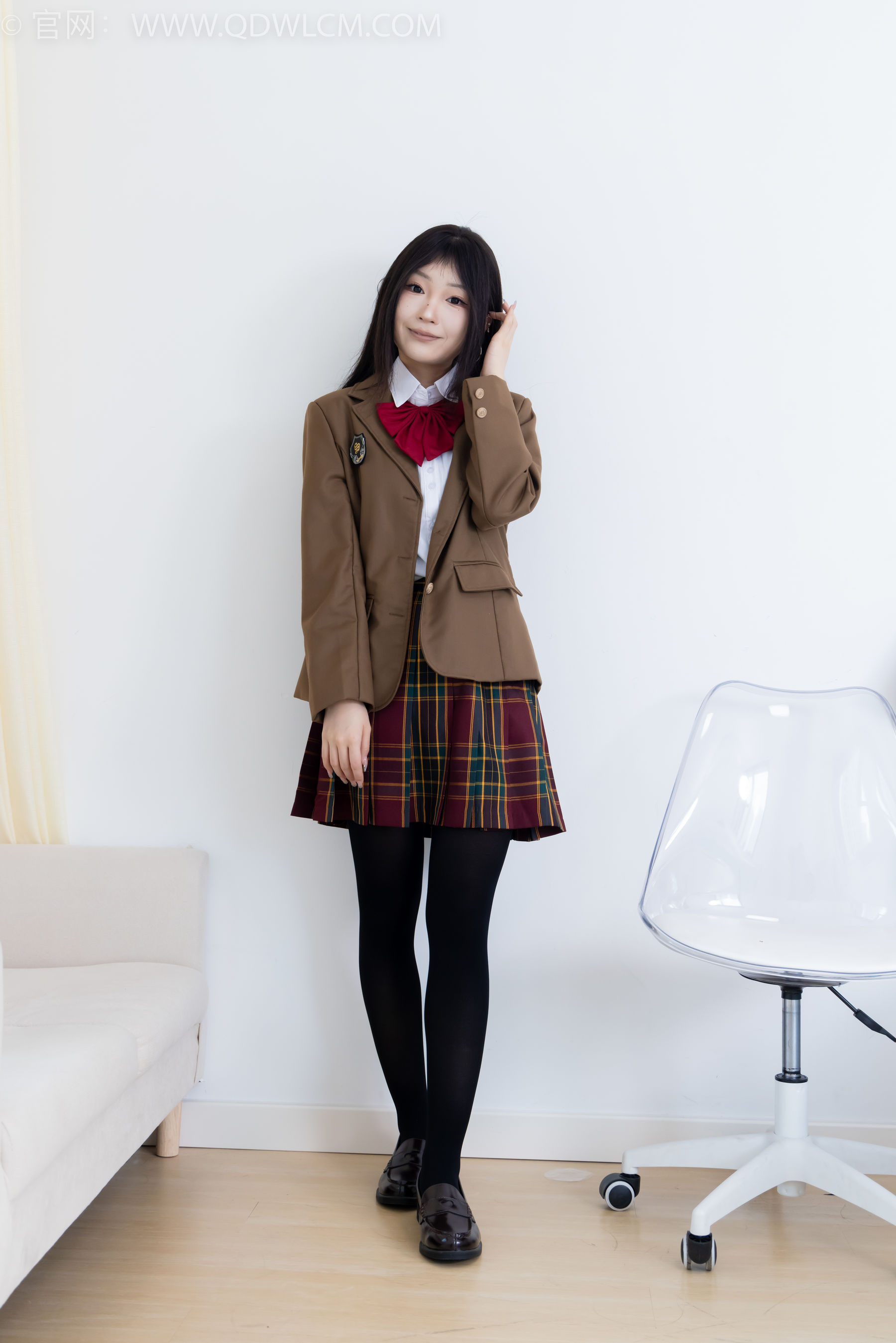 物恋传媒 No.2367 嘟嘟 - 皮鞋、厚黑丝、jk制服/(165P)