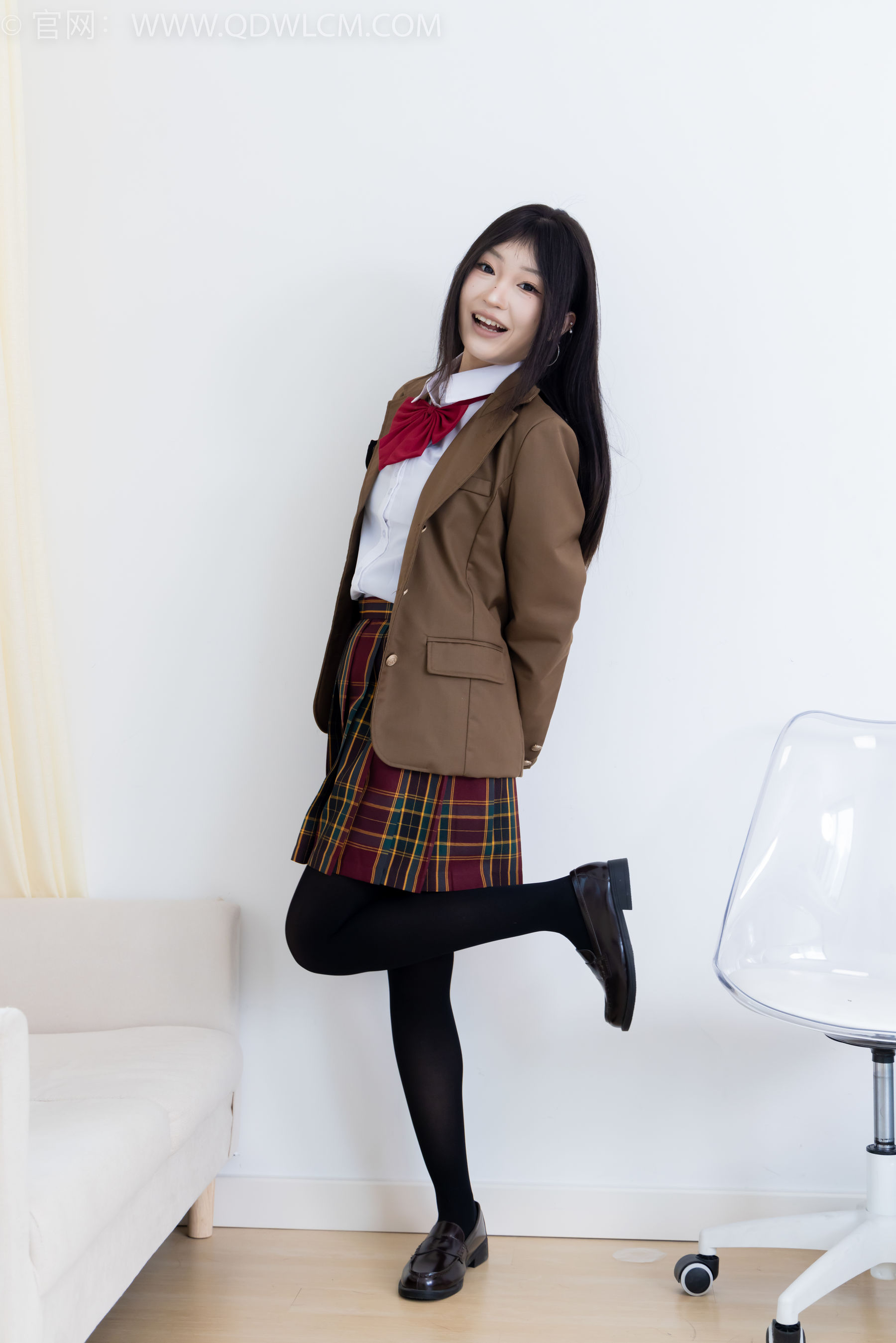 物恋传媒 No.2367 嘟嘟 - 皮鞋、厚黑丝、jk制服/(165P)