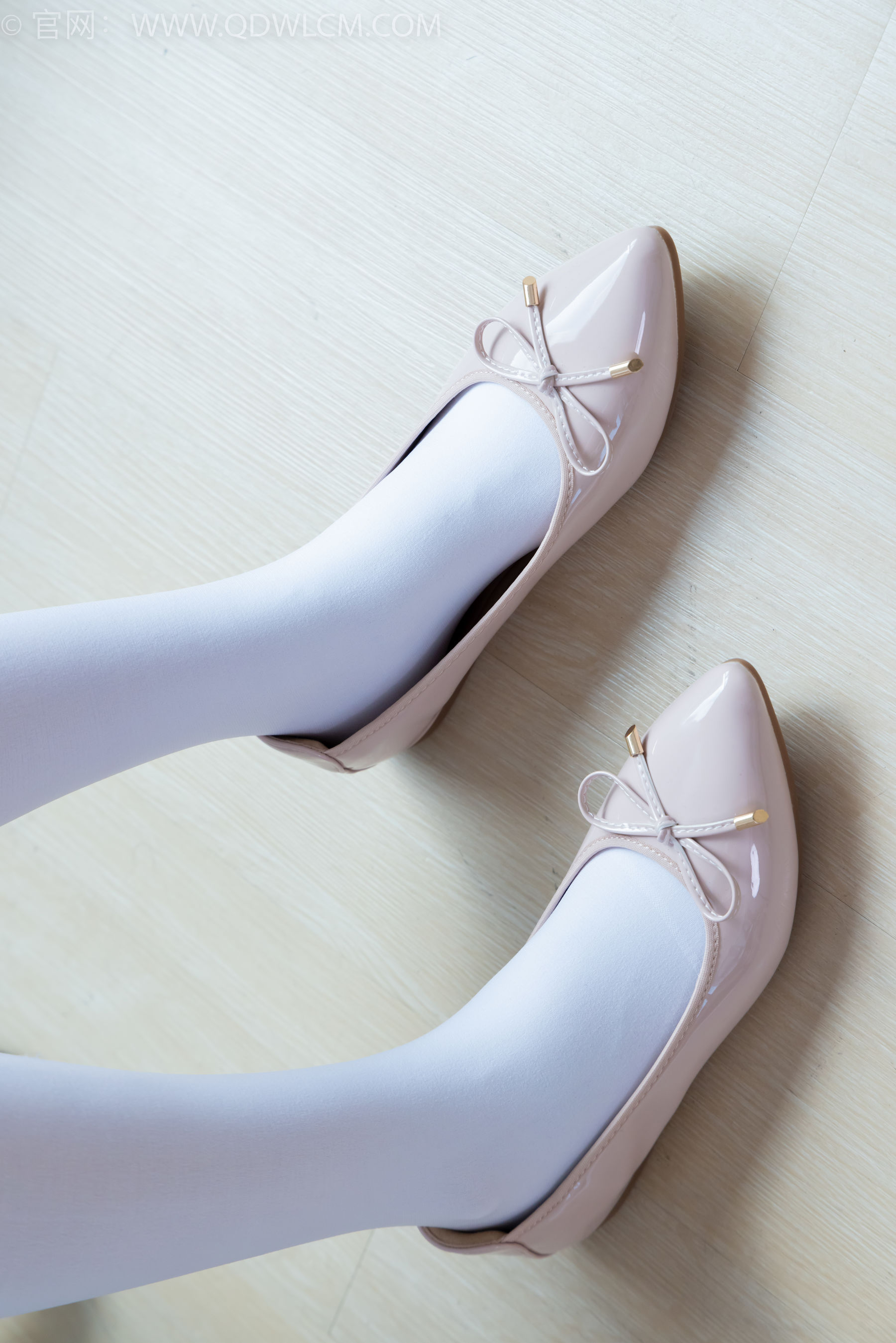 物恋传媒 No.2359 恬恬 - 女仆装、平底鞋、厚白丝、老头乐挠脚剧情/(155P)