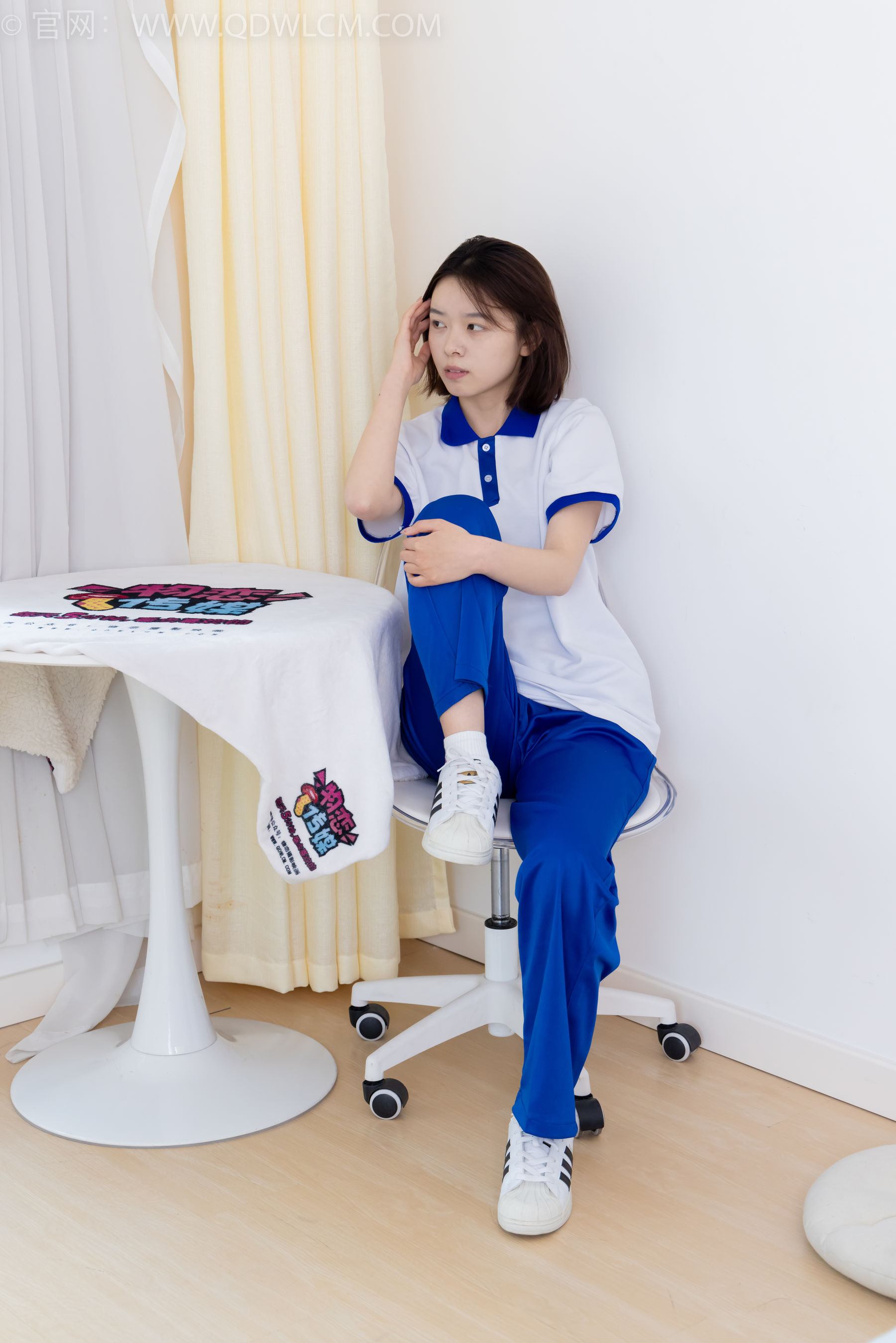 物恋传媒 No.2364 小悦 - 校服、板鞋、白棉袜、裸足/(150P)