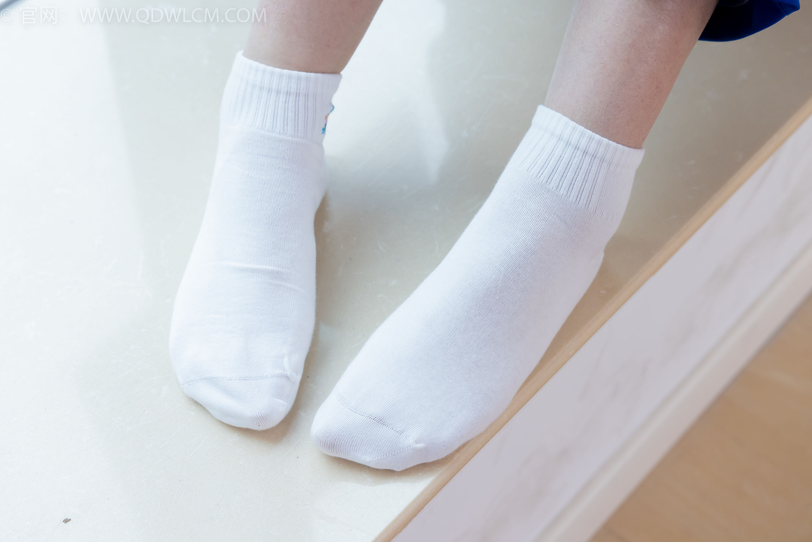 物恋传媒 No.2368 芋头 - 板鞋、白棉袜、裸足/(150P)