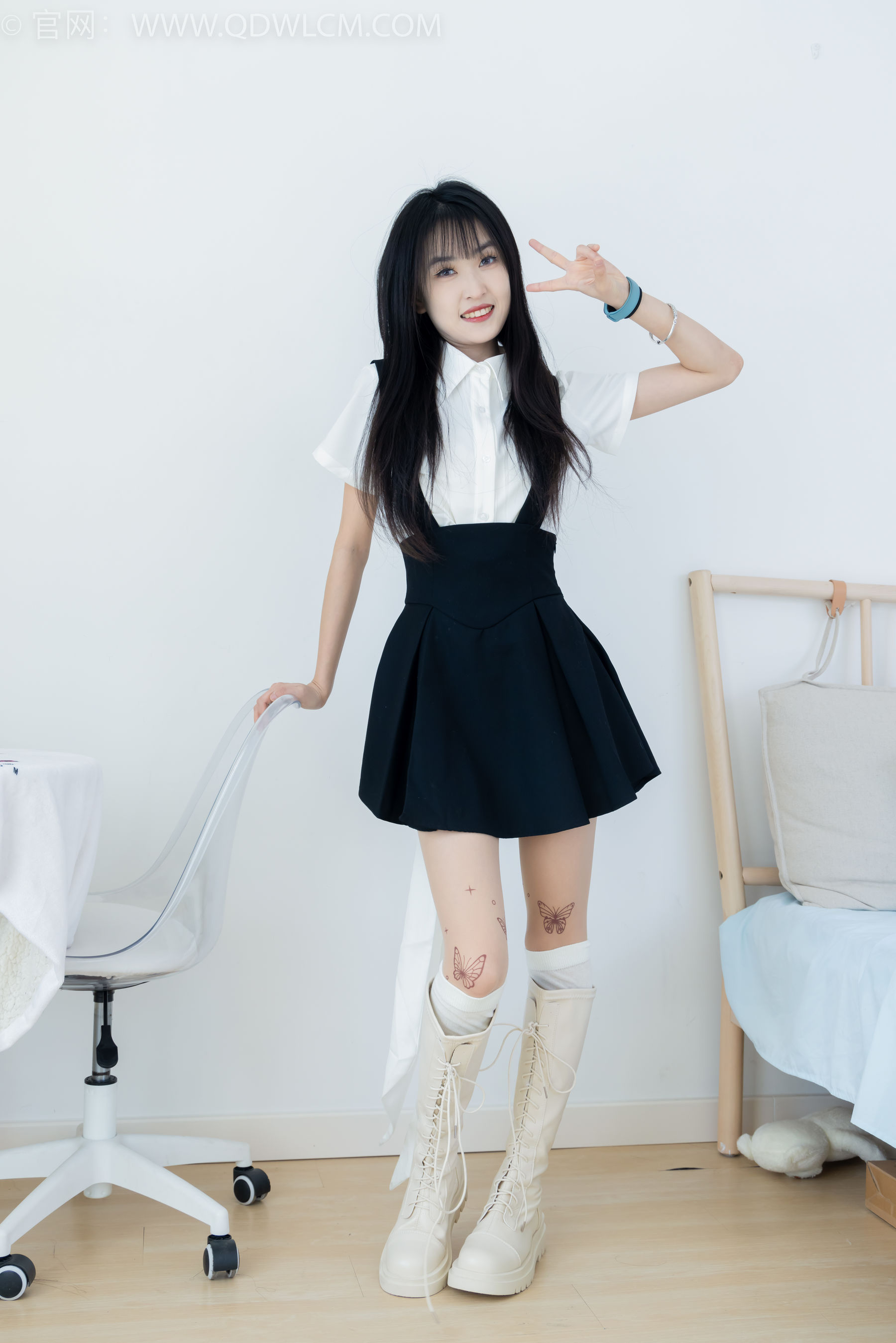 物恋传媒 No.2369 嘉木 - 长靴、长筒小腿白棉袜、蝴蝶薄肉丝/(200P)