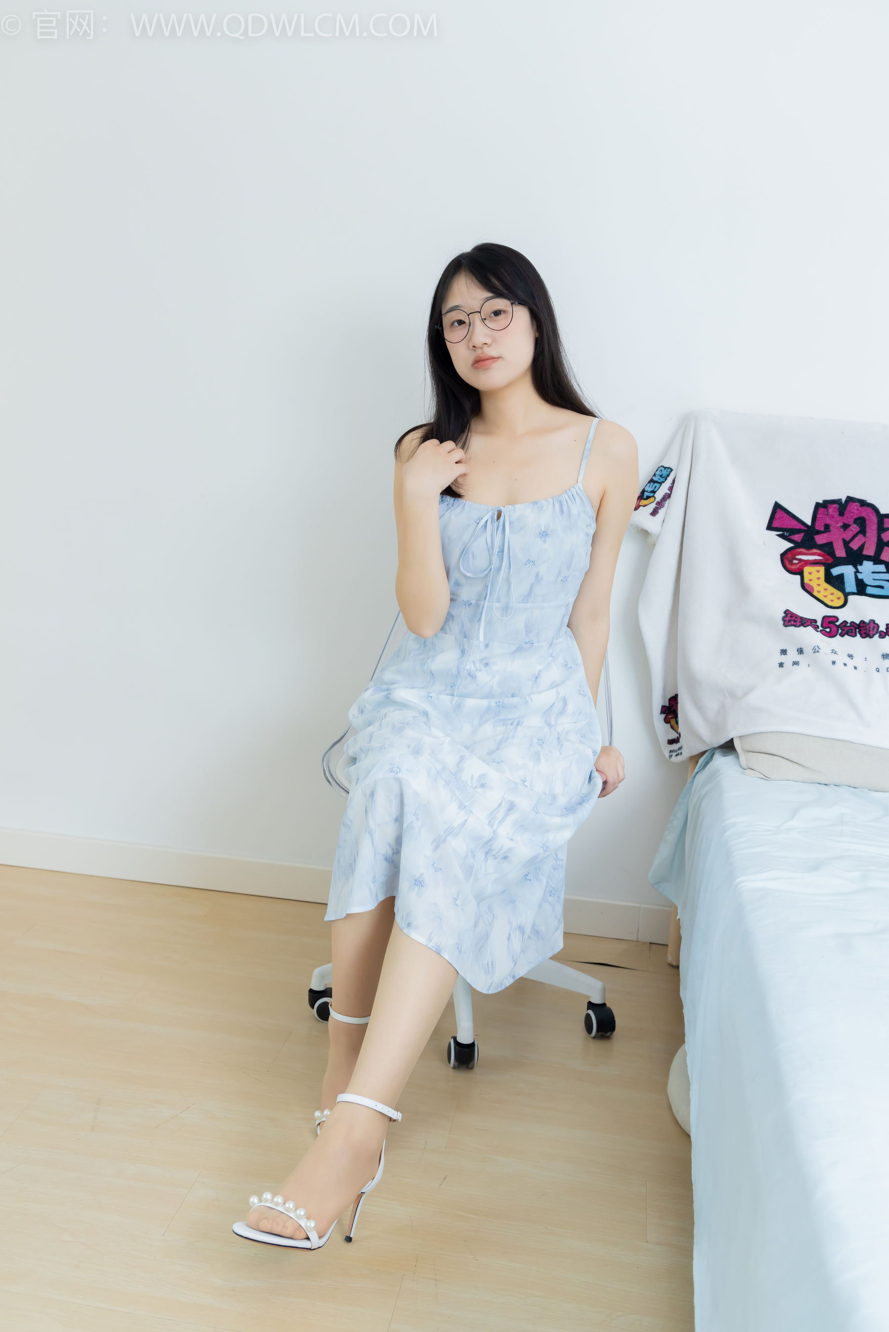 物恋传媒 No.2357 小椿 - 高跟凉鞋、肉丝/(150P)