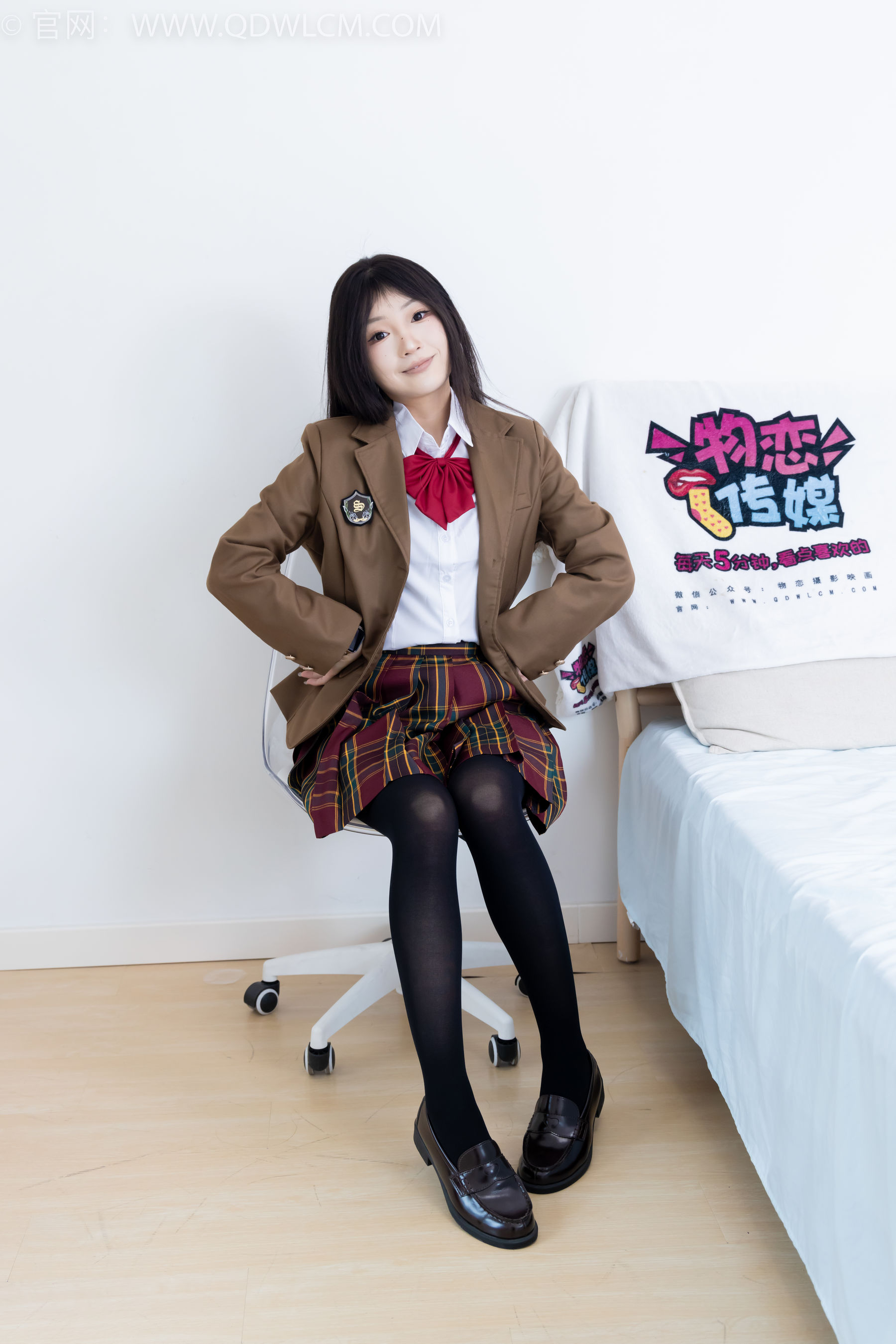 物恋传媒 No.2367 嘟嘟 - 皮鞋、厚黑丝、jk制服/(165P)