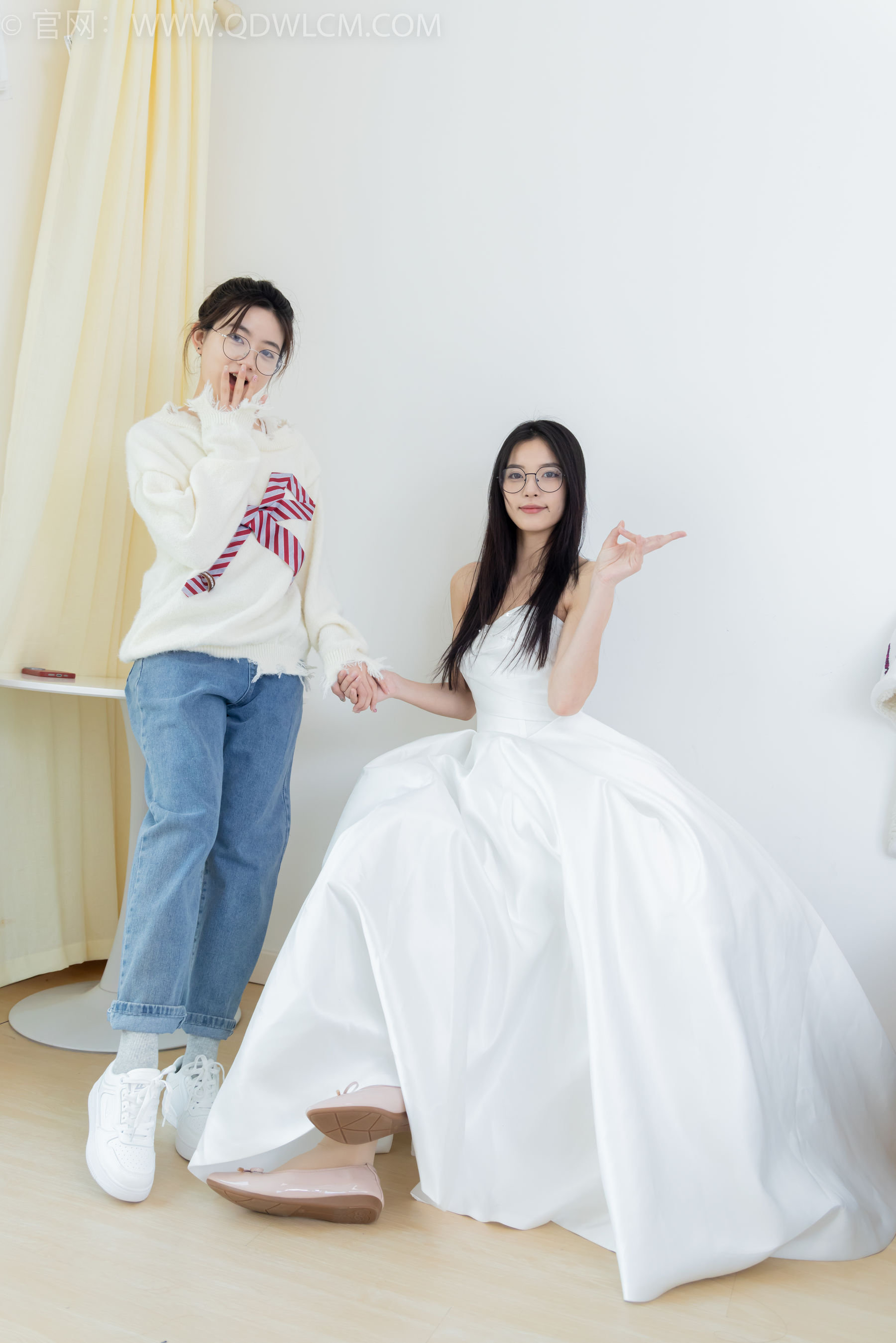 物恋传媒 No.2370 茯苓&欢欢 - 平底鞋、板鞋、厚肉丝、灰色棉袜、薄肉丝/(150P)