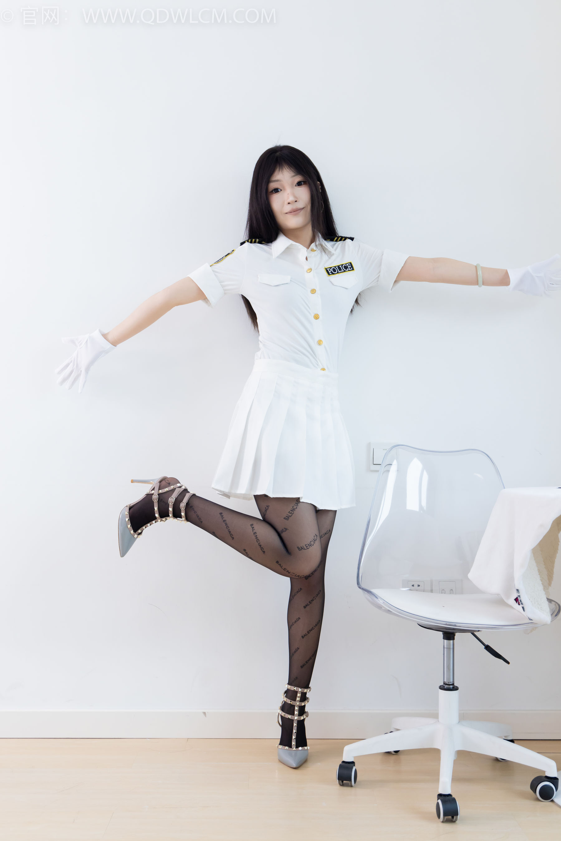 物恋传媒 No.2372 嘟嘟 - 高跟鞋、手套、薄黑丝脚尖加固款、薄肉丝脚尖加固款/(170P)