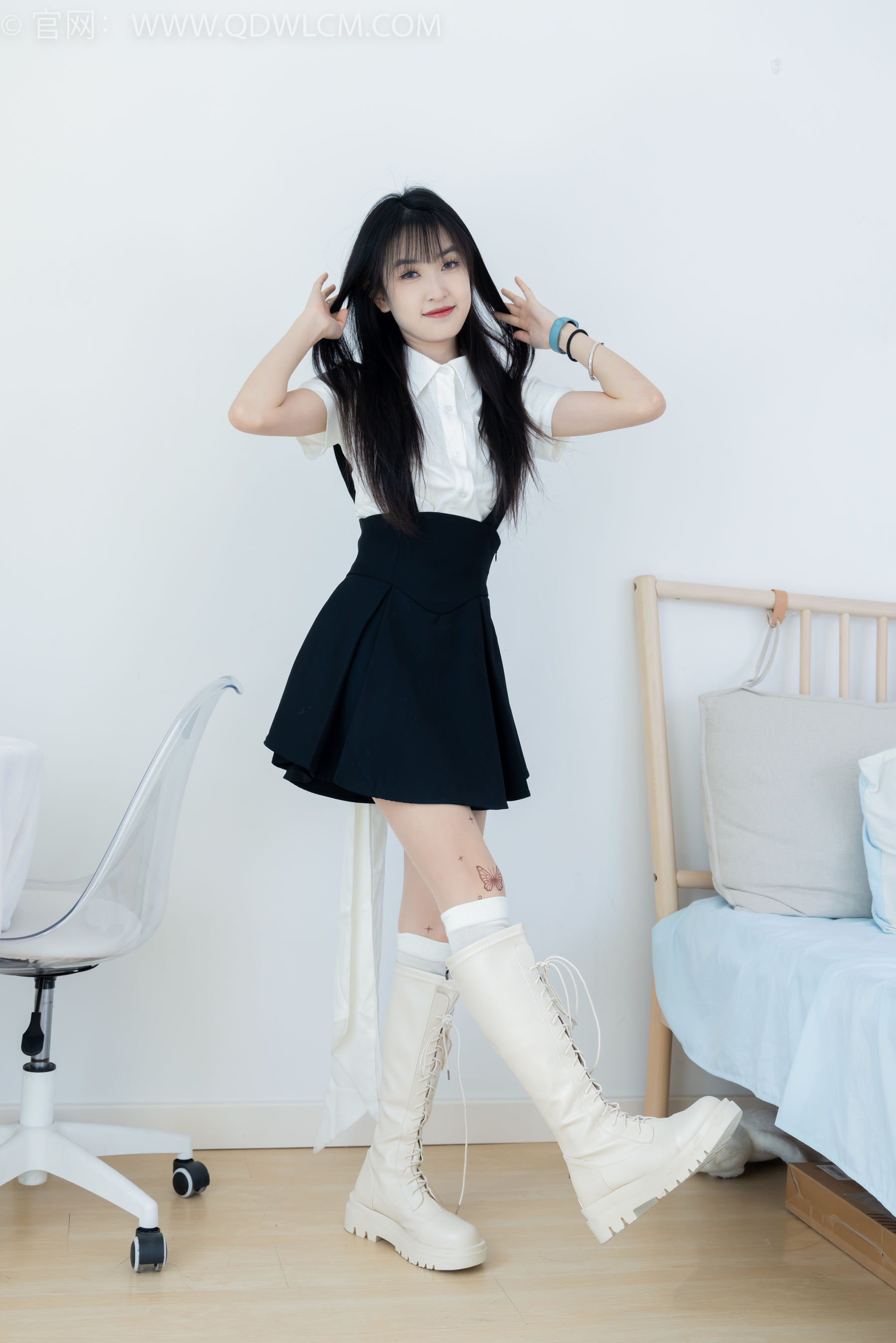 物恋传媒 No.2369 嘉木 - 长靴、长筒小腿白棉袜、蝴蝶薄肉丝/(200P)