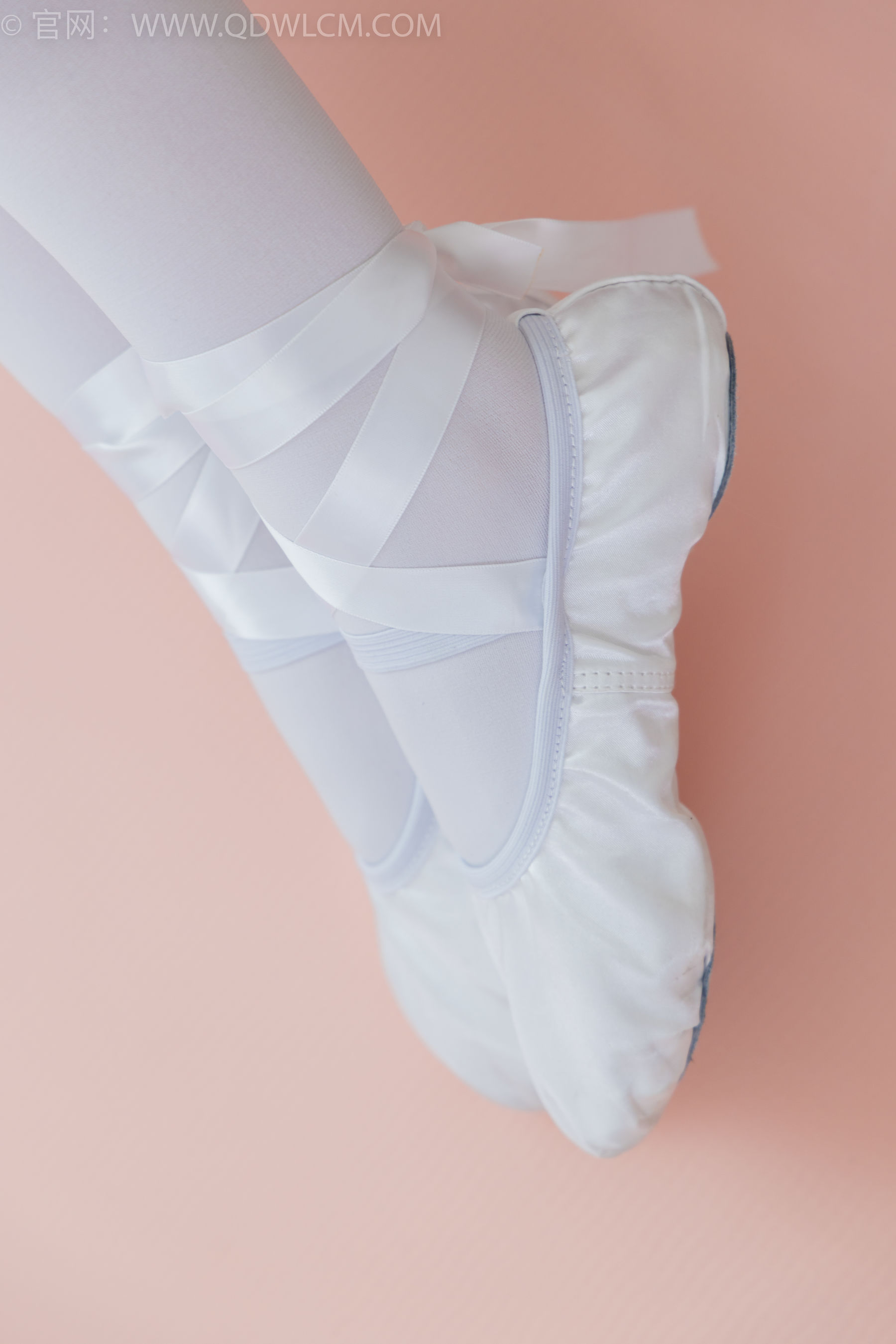 物恋传媒 No.2358 闪闪 - 舞蹈服、舞蹈鞋、白棉袜、厚白丝、厚灰丝、薄肉丝/(150P)