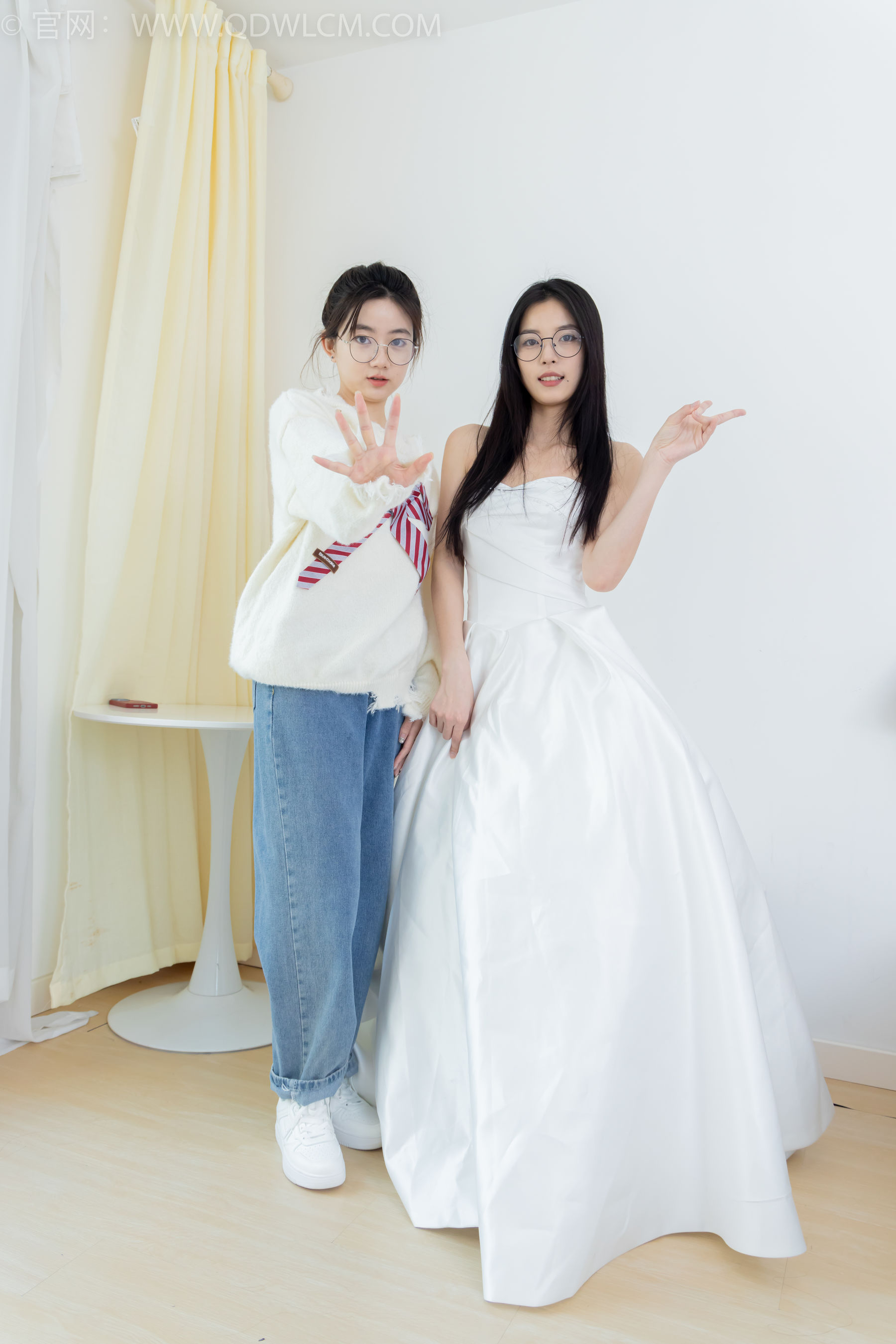 物恋传媒 No.2370 茯苓&欢欢 - 平底鞋、板鞋、厚肉丝、灰色棉袜、薄肉丝/(150P)