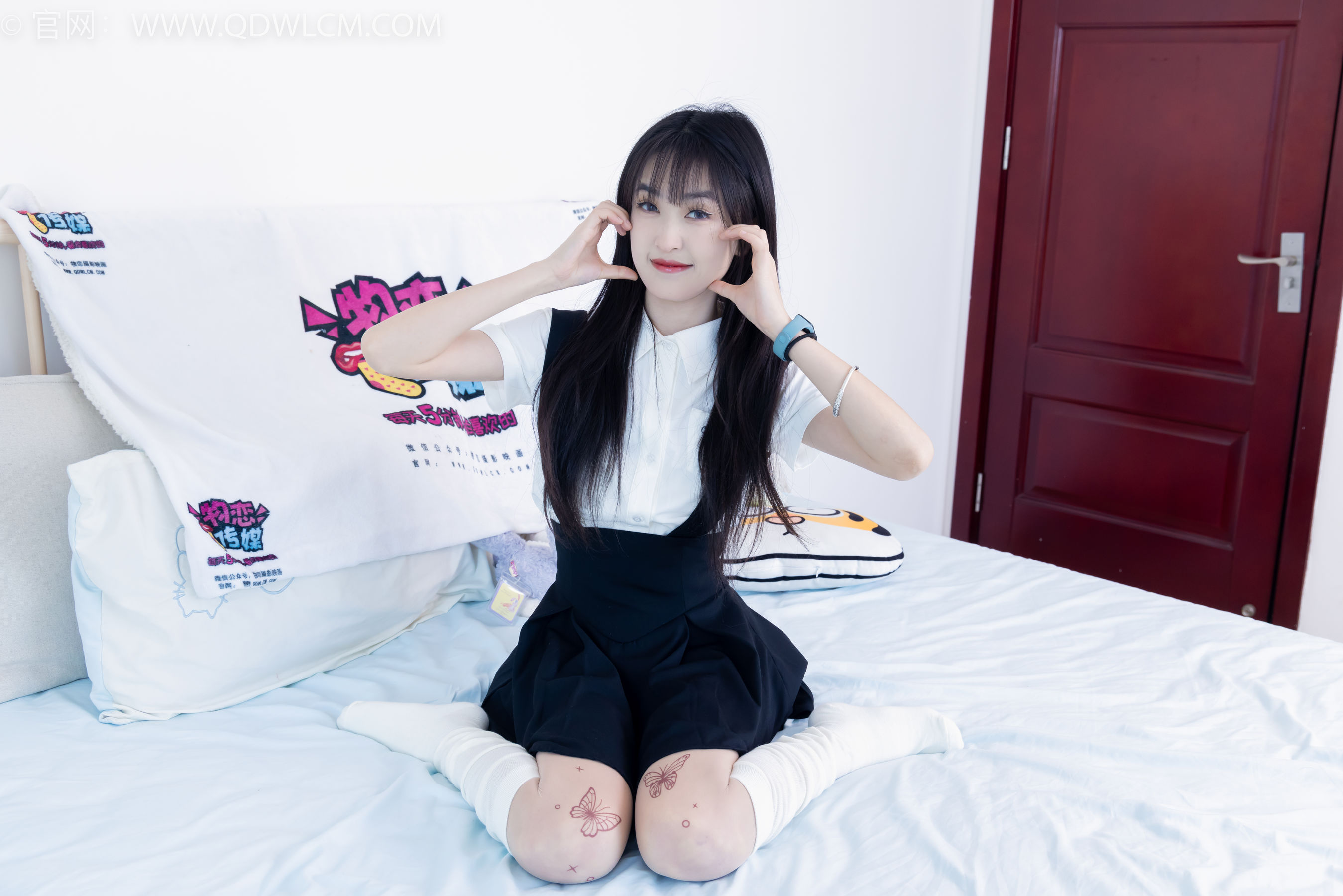 物恋传媒 No.2369 嘉木 - 长靴、长筒小腿白棉袜、蝴蝶薄肉丝/(200P)