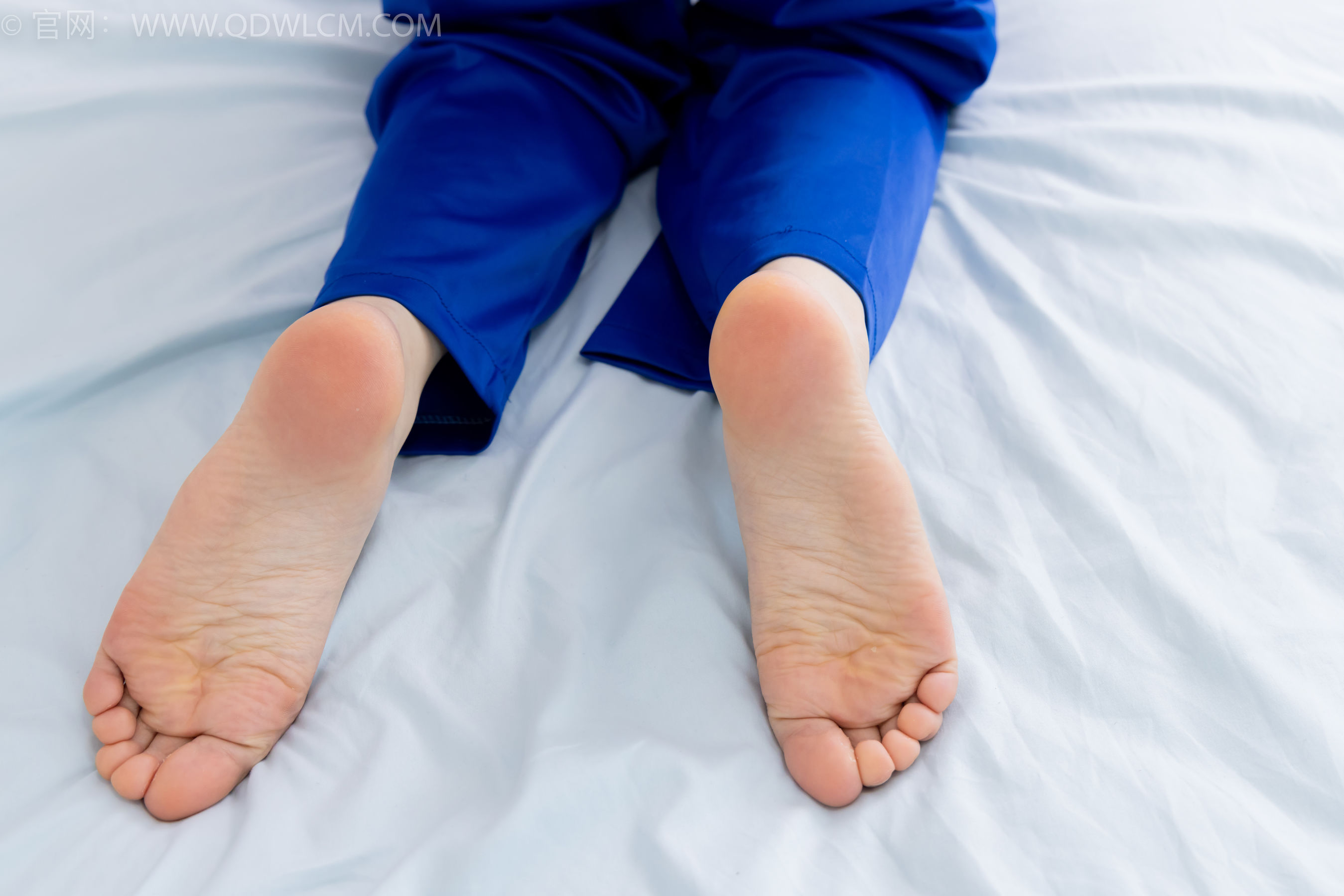 物恋传媒 No.2364 小悦 - 校服、板鞋、白棉袜、裸足/(150P)