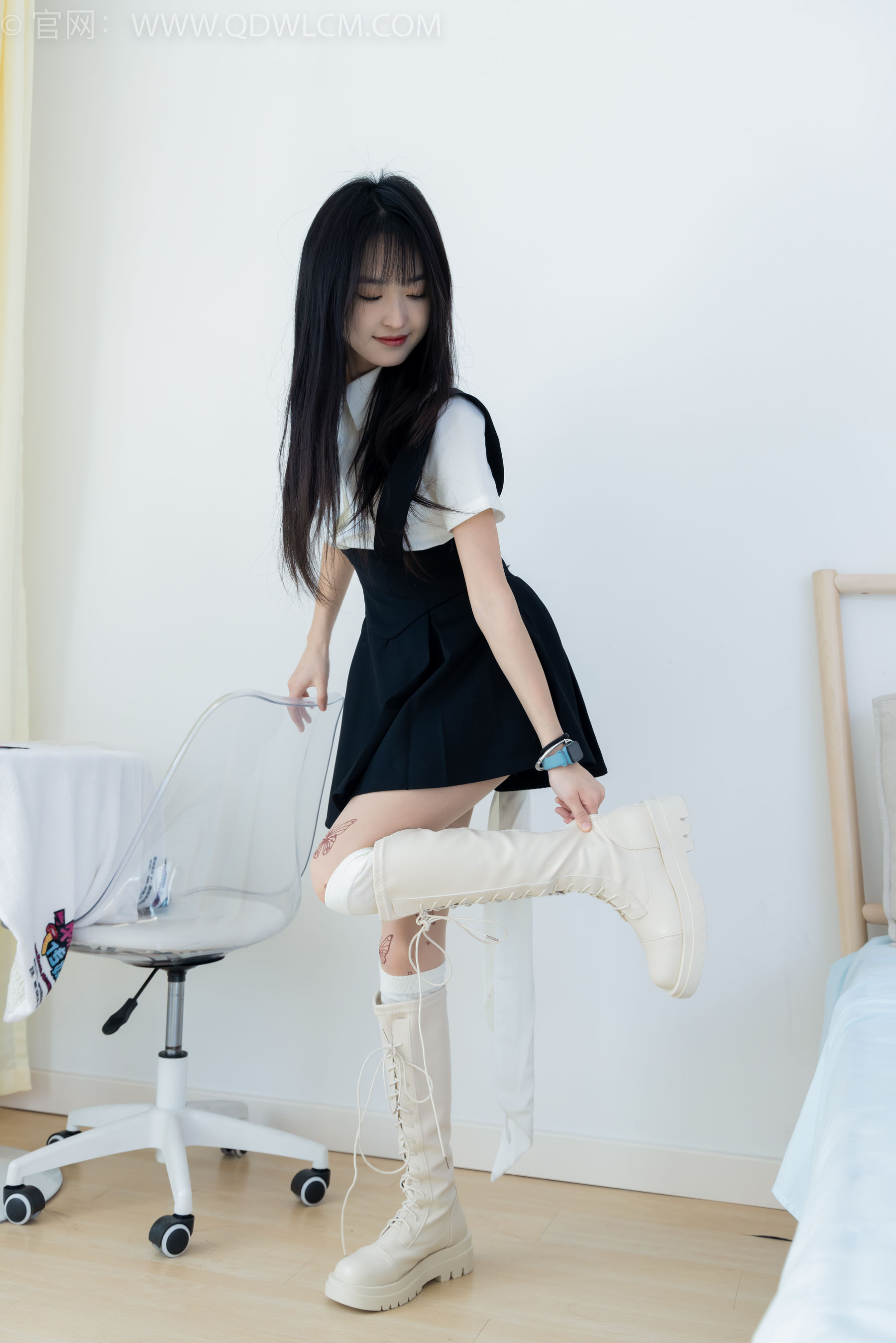 物恋传媒 No.2369 嘉木 - 长靴、长筒小腿白棉袜、蝴蝶薄肉丝/(200P)