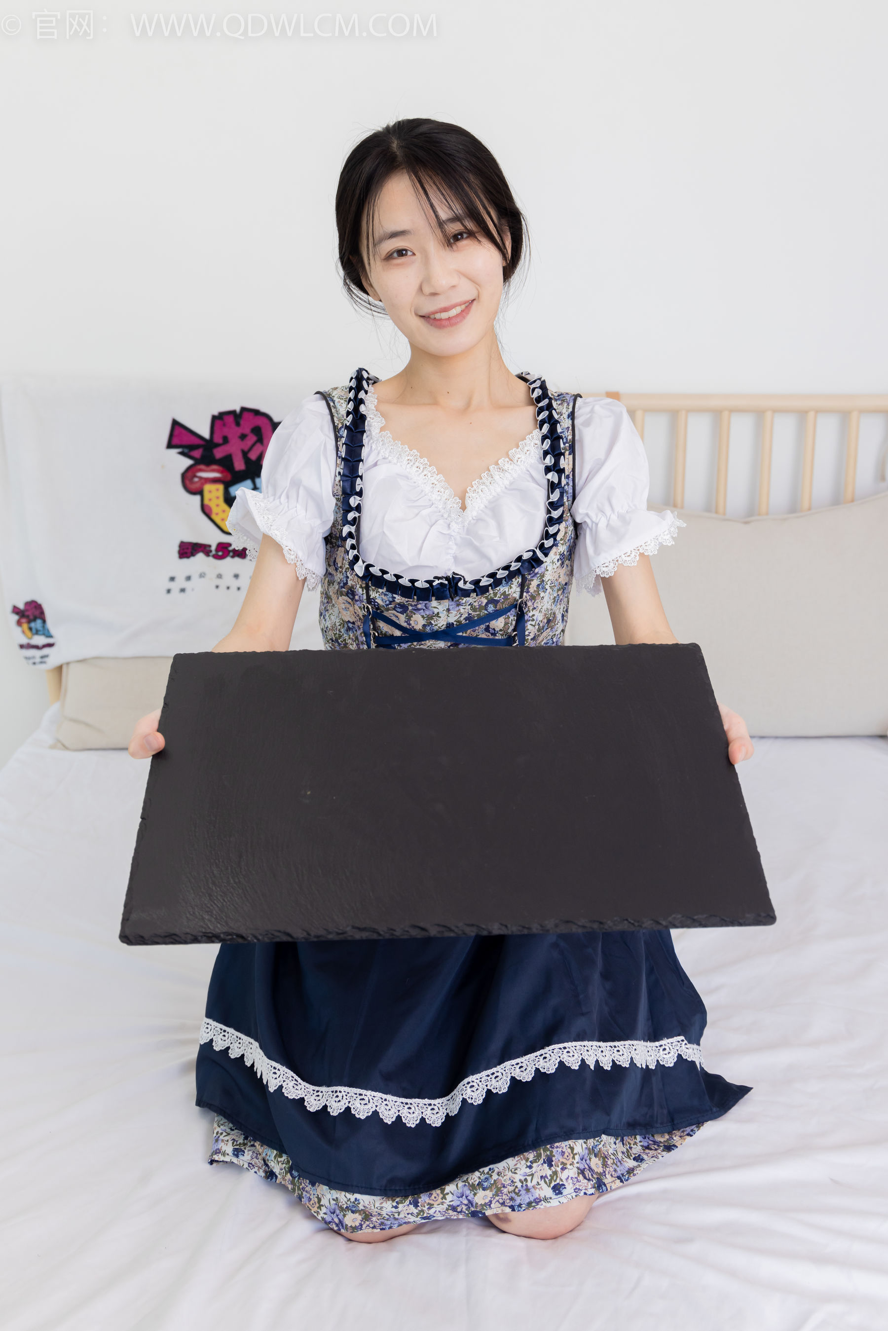 物恋传媒 No.2365 菜菜 - 高跟鞋、薄白丝、裸足/(260P)