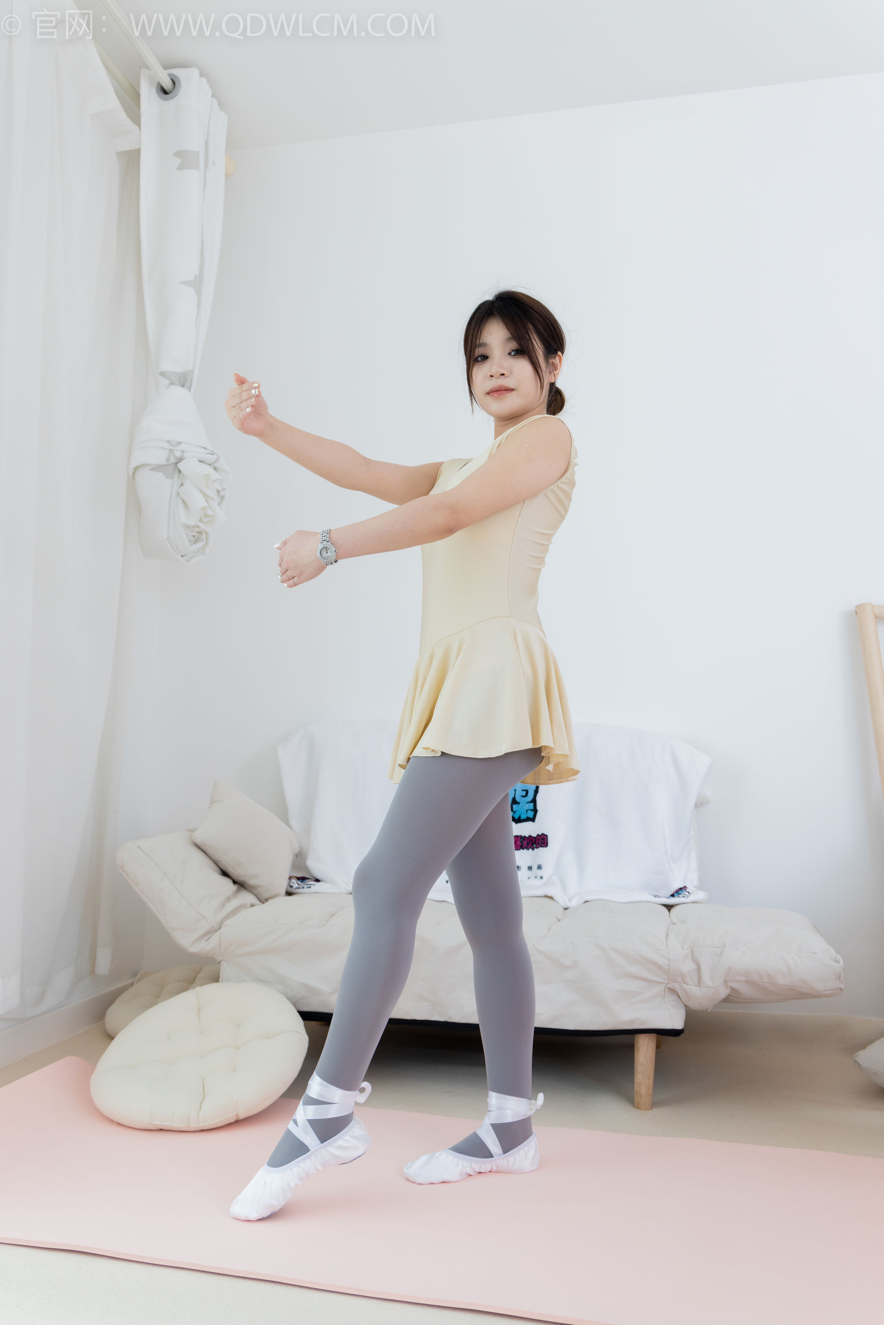 物恋传媒 No.2358 闪闪 - 舞蹈服、舞蹈鞋、白棉袜、厚白丝、厚灰丝、薄肉丝/(150P)