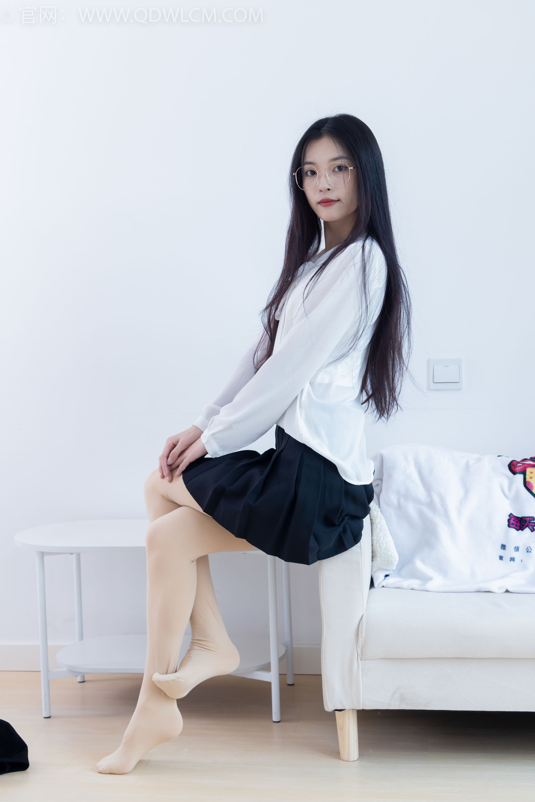 物恋传媒 No.2349 茯苓 - 高跟长靴、高跟凉鞋、厚肉丝、薄黑丝/(175P)