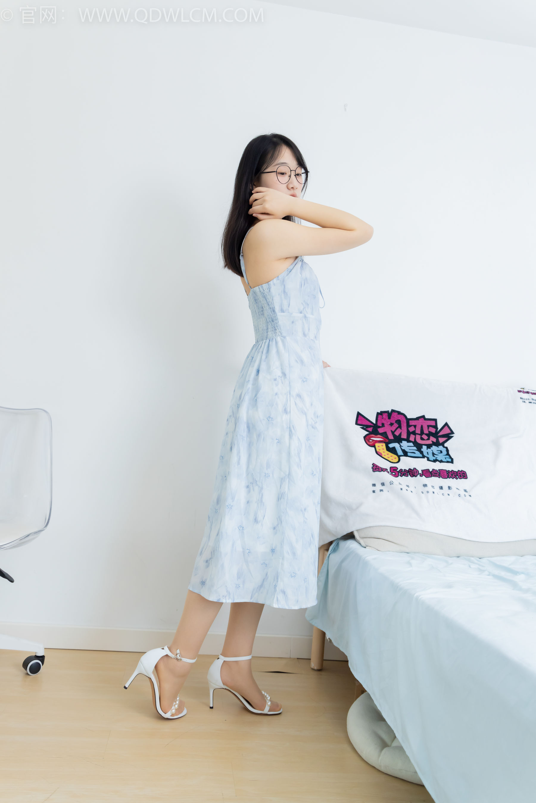 物恋传媒 No.2357 小椿 - 高跟凉鞋、肉丝/(150P)