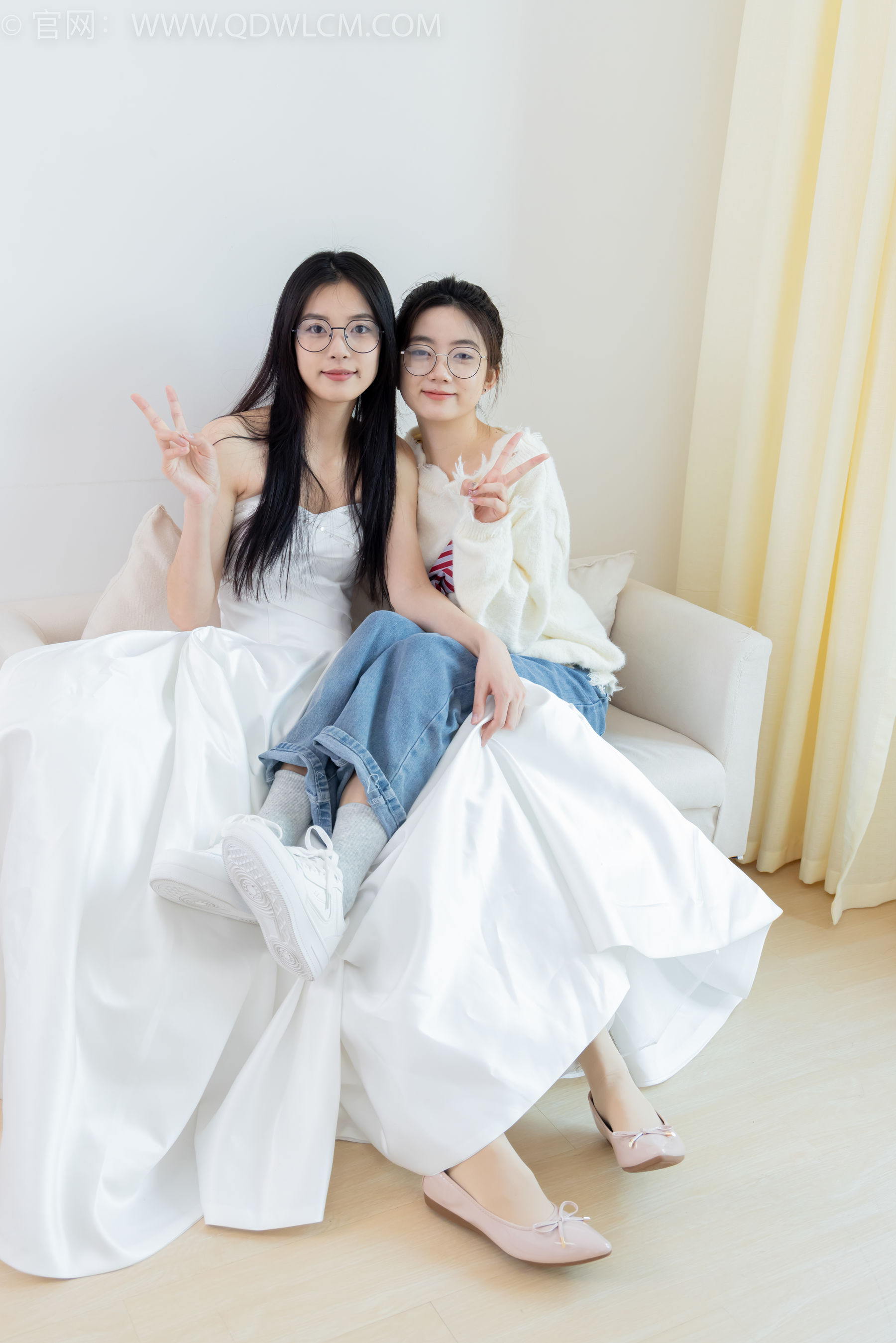 物恋传媒 No.2370 茯苓&欢欢 - 平底鞋、板鞋、厚肉丝、灰色棉袜、薄肉丝/(150P)