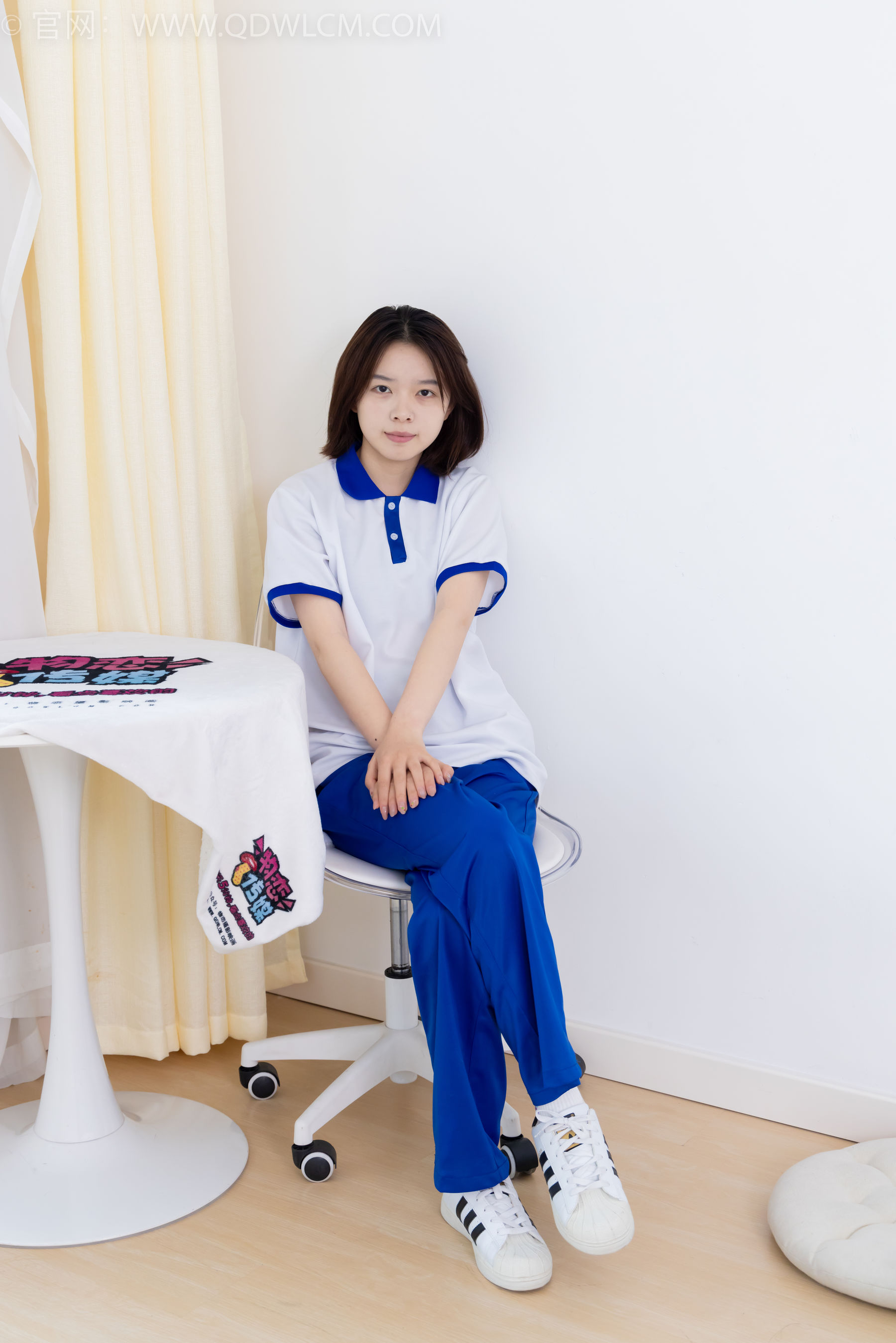 物恋传媒 No.2364 小悦 - 校服、板鞋、白棉袜、裸足/(150P)