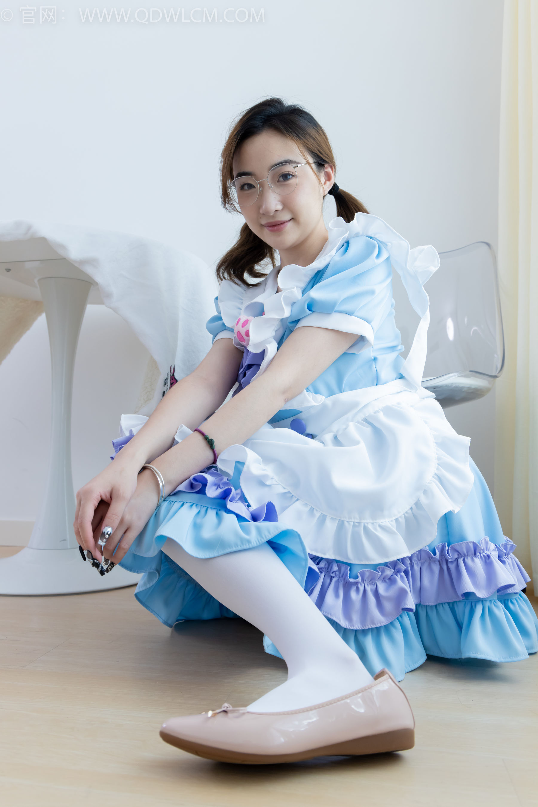 物恋传媒 No.2359 恬恬 - 女仆装、平底鞋、厚白丝、老头乐挠脚剧情/(155P)