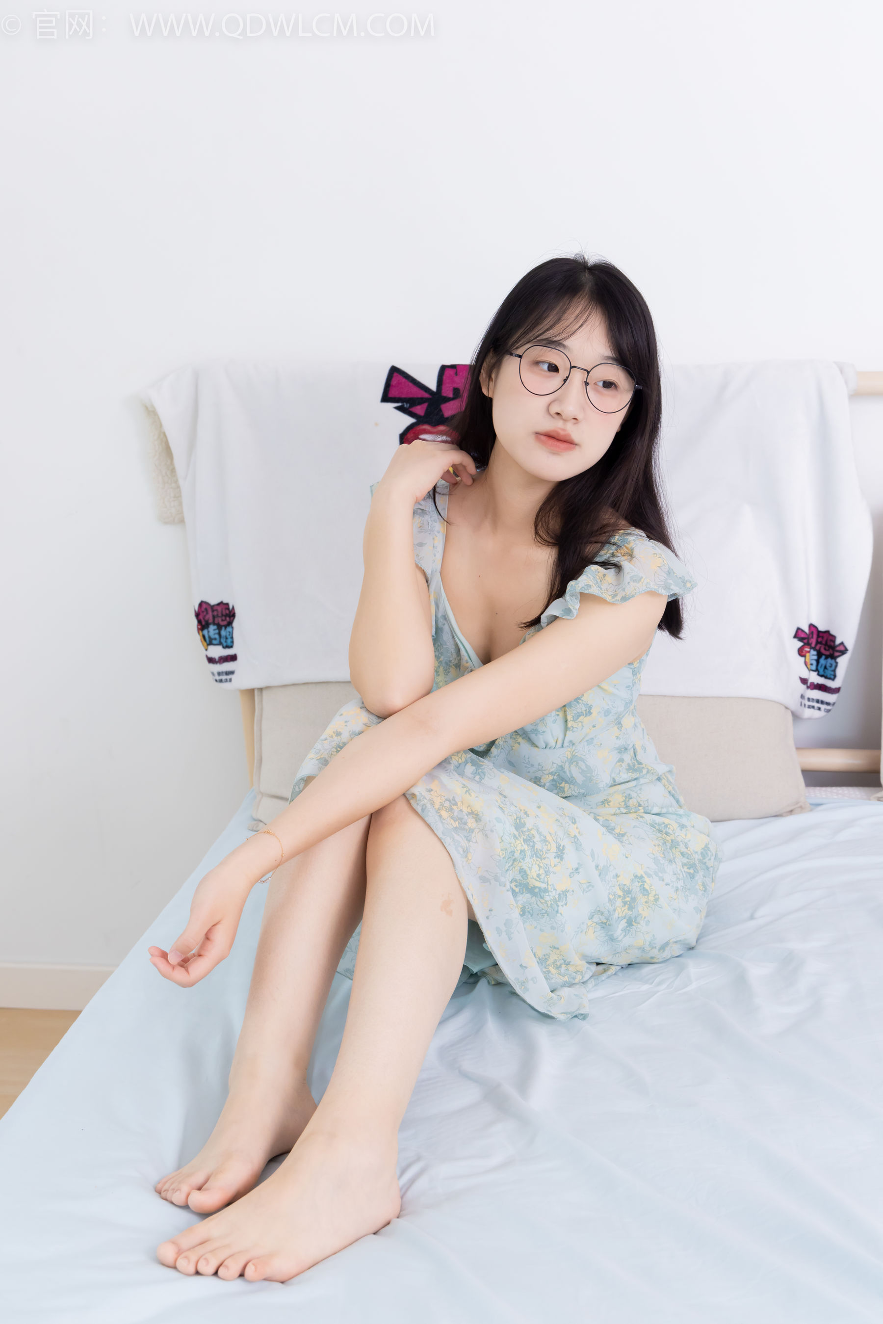 物恋传媒 No.2350 小椿 - 高跟鞋、白棉袜、裸足/(150P)