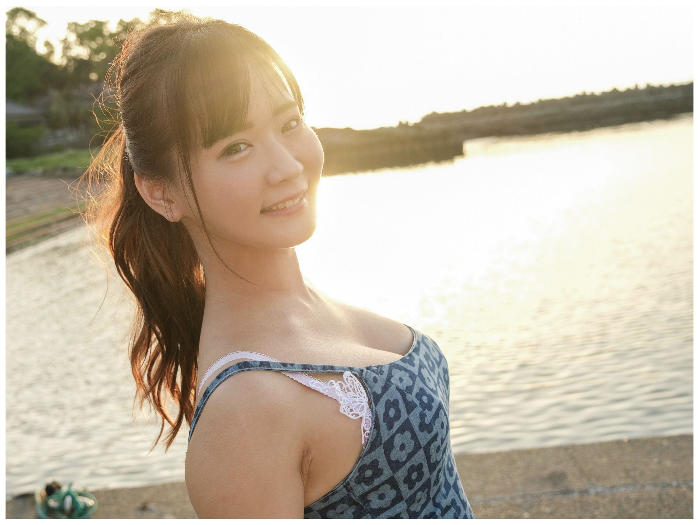 広瀬なるみ - 風に包まれて/(85P)