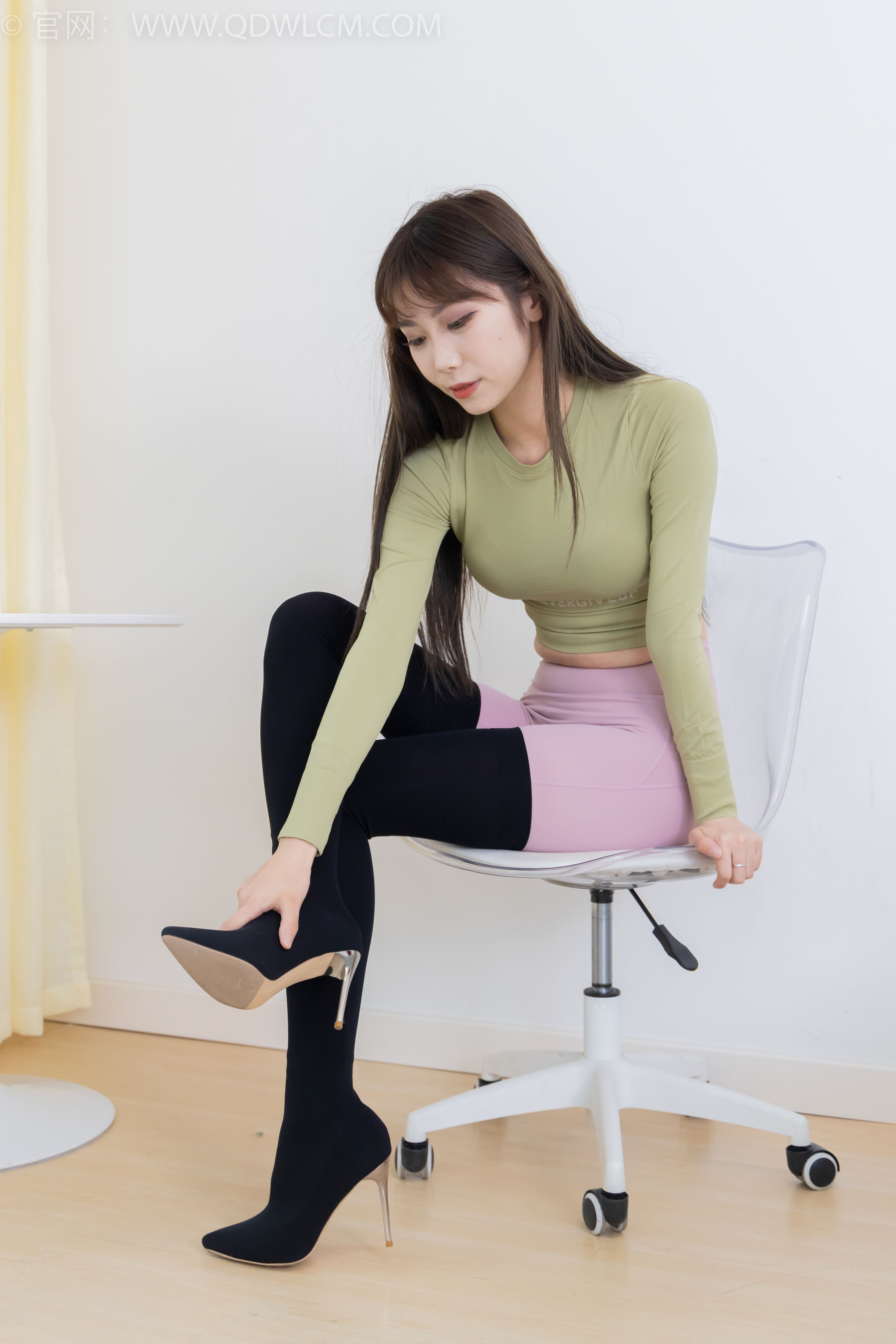 物恋传媒 No.2363 泡泡 - 瑜伽裤、过膝靴、薄白丝/(180P)