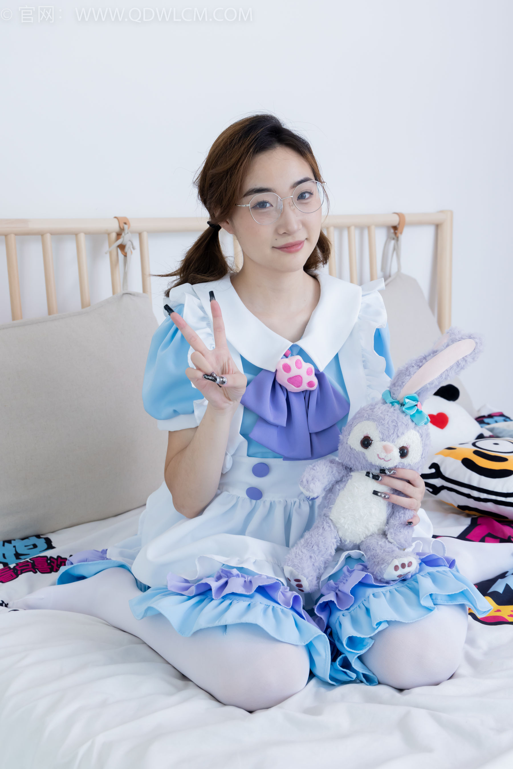 物恋传媒 No.2359 恬恬 - 女仆装、平底鞋、厚白丝、老头乐挠脚剧情/(155P)