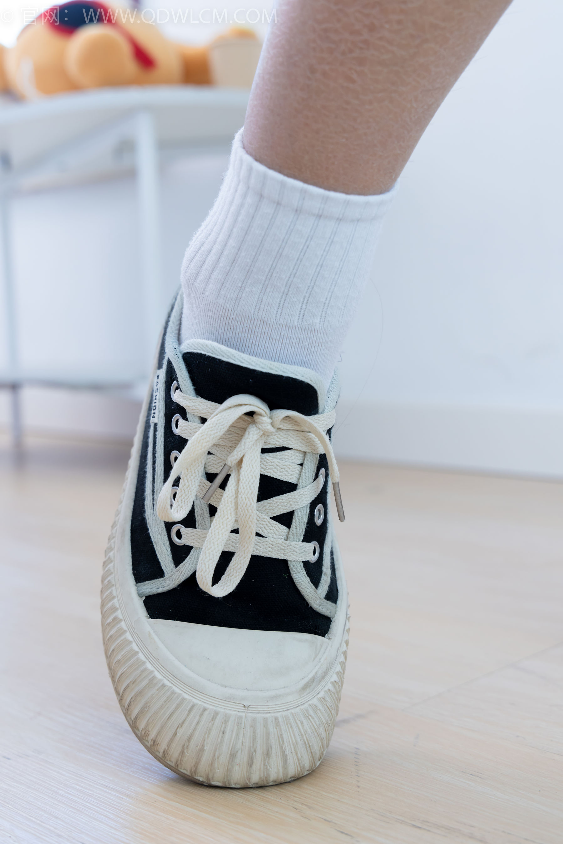 物恋传媒 No.2361 灰灰 - 校服、帆布鞋、白棉袜、裸足/(155P)