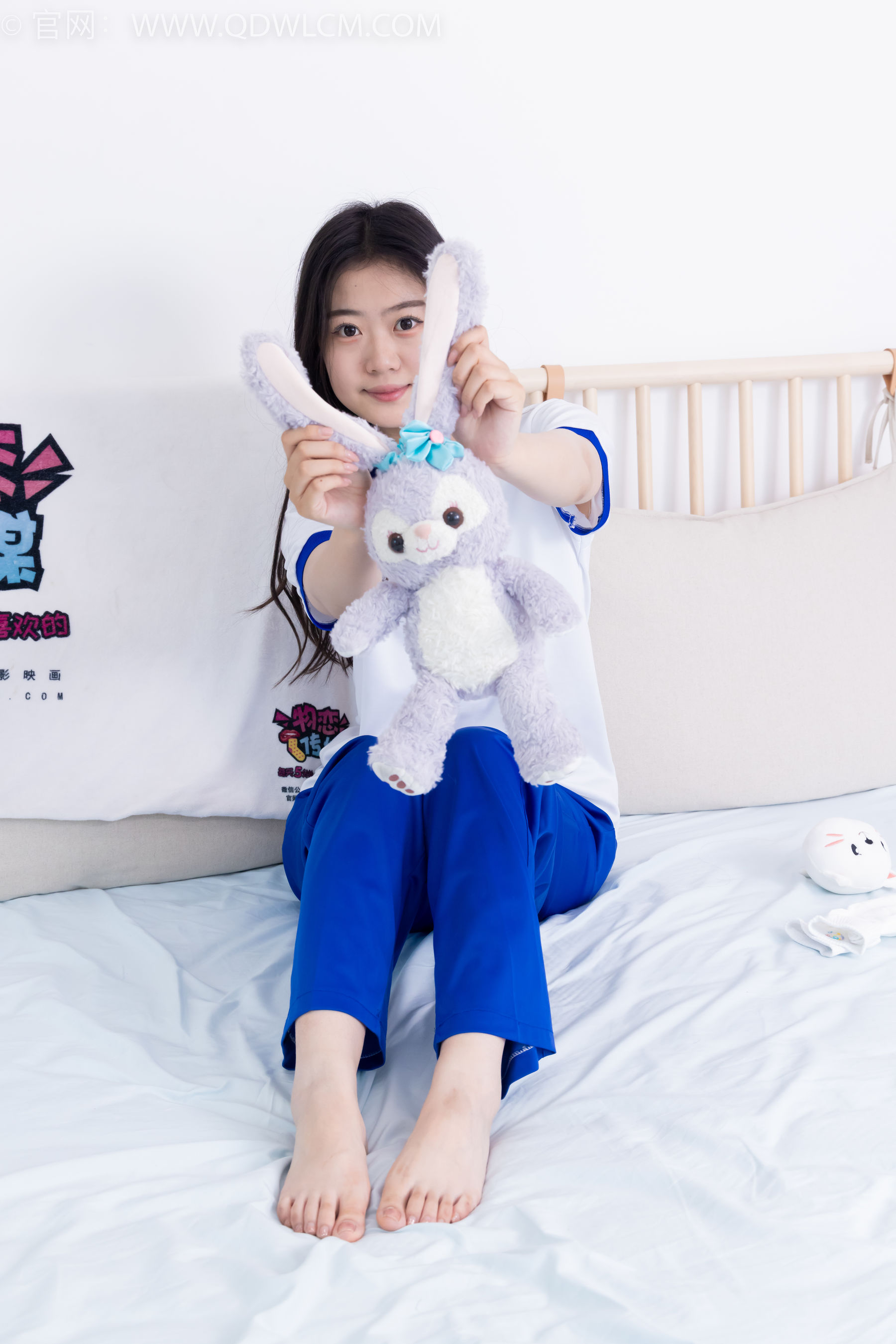 物恋传媒 No.2368 芋头 - 板鞋、白棉袜、裸足/(150P)