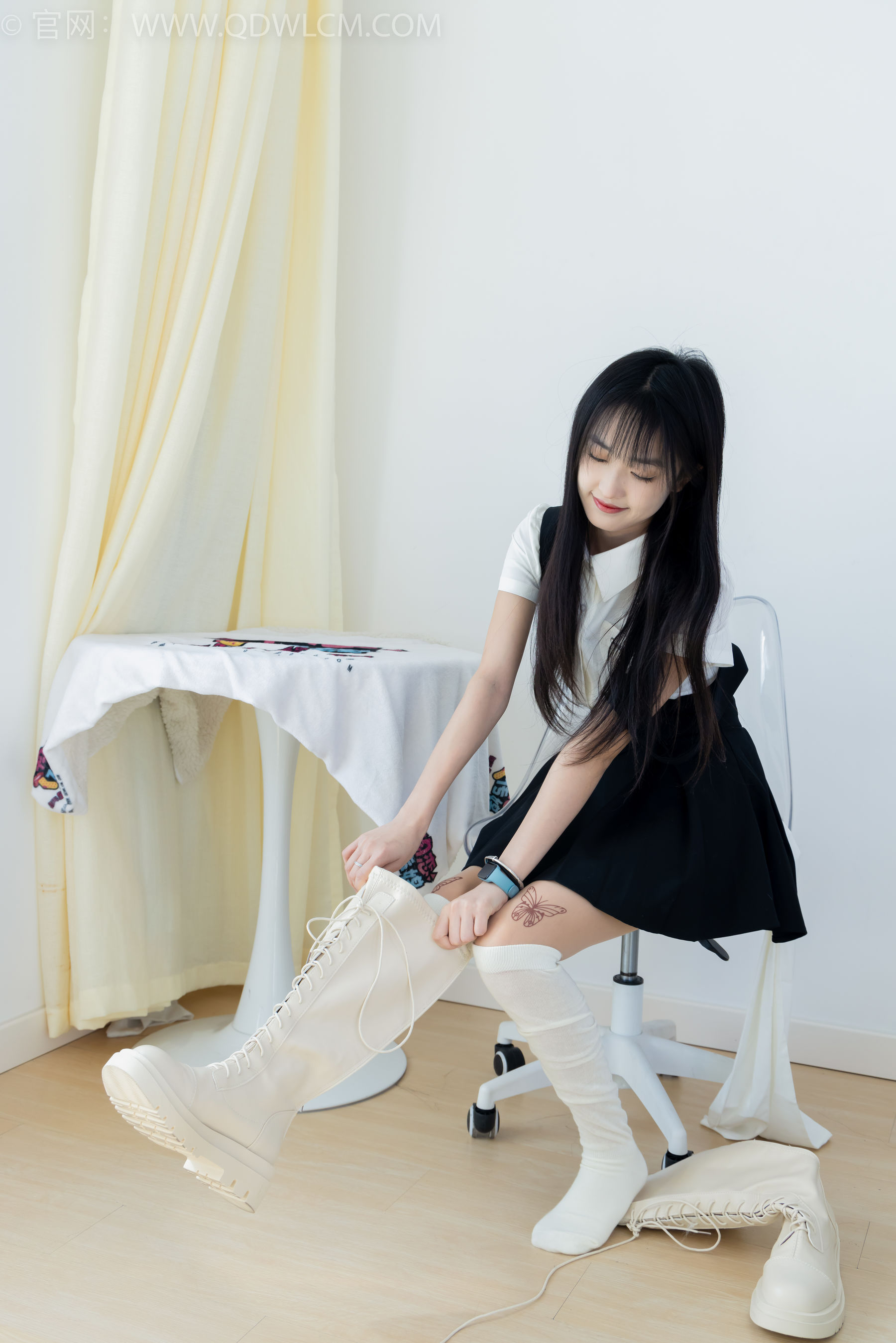 物恋传媒 No.2369 嘉木 - 长靴、长筒小腿白棉袜、蝴蝶薄肉丝/(200P)