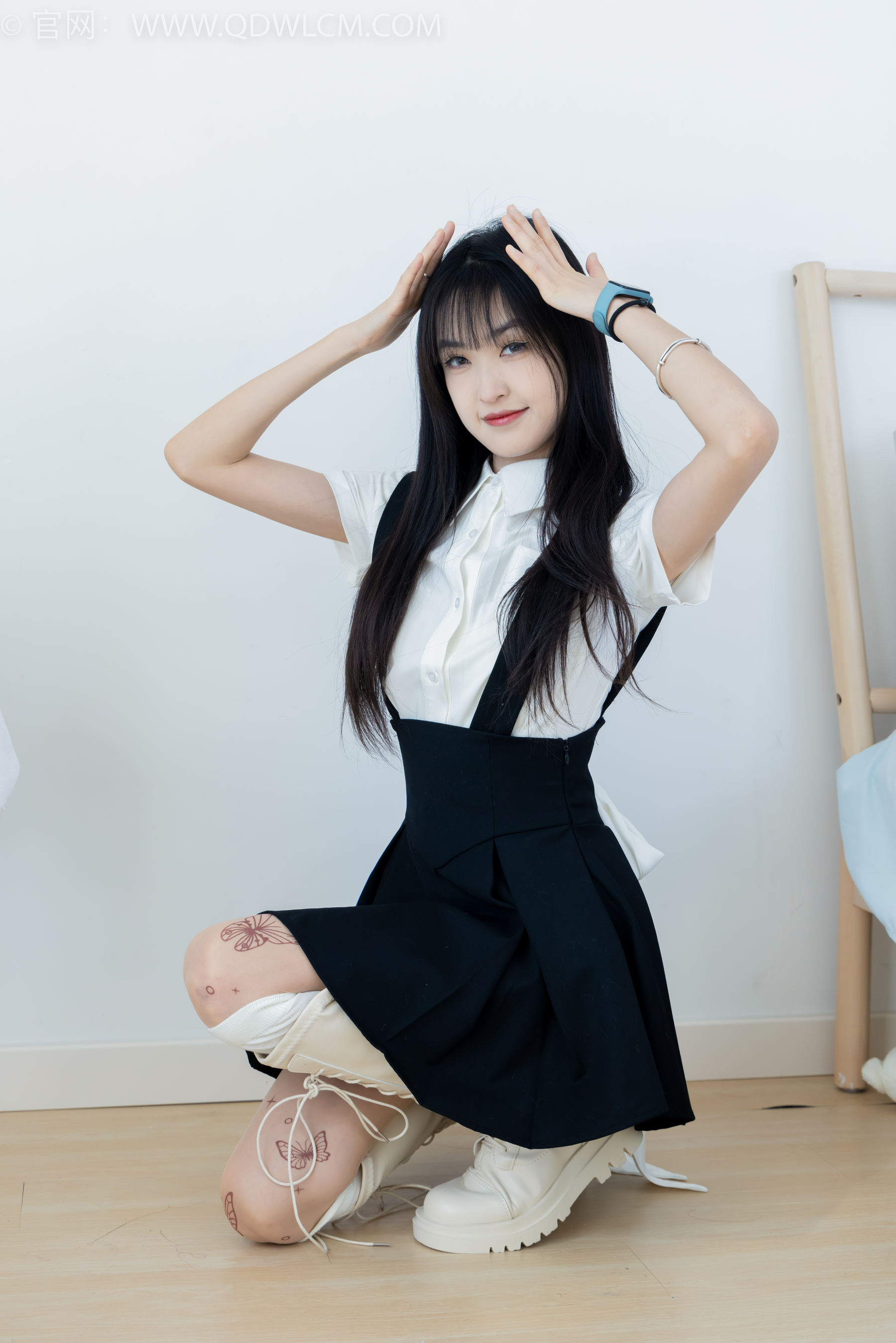 物恋传媒 No.2369 嘉木 - 长靴、长筒小腿白棉袜、蝴蝶薄肉丝/(200P)