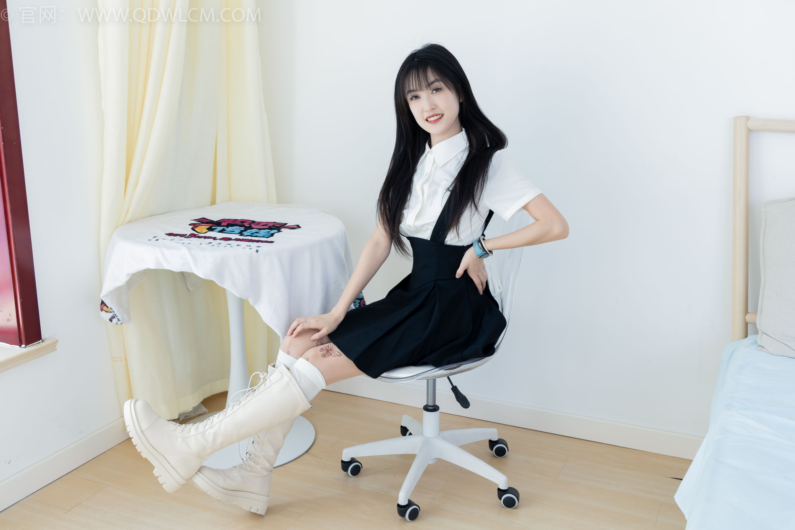 物恋传媒 No.2369 嘉木 - 长靴、长筒小腿白棉袜、蝴蝶薄肉丝/(200P)