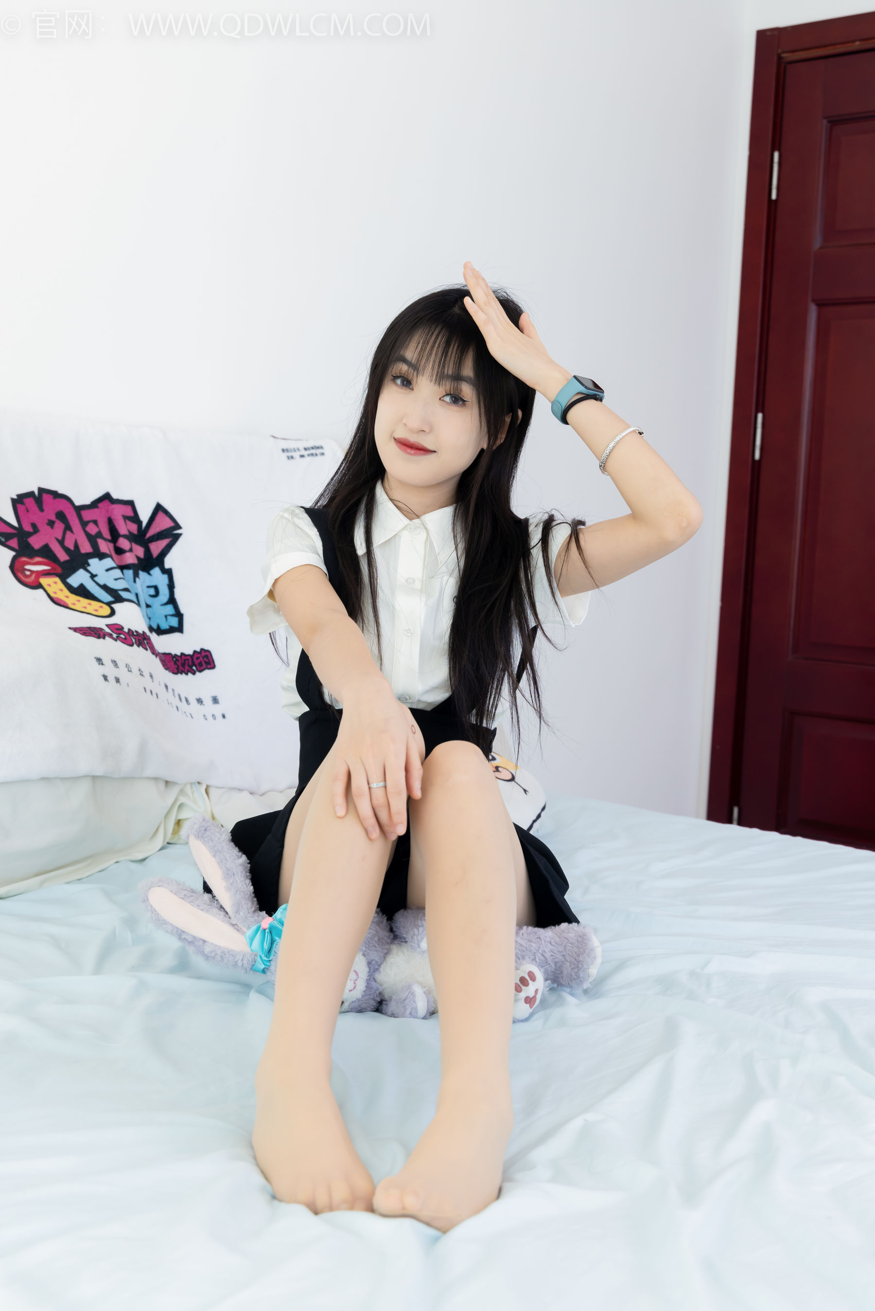 物恋传媒 No.2369 嘉木 - 长靴、长筒小腿白棉袜、蝴蝶薄肉丝/(200P)