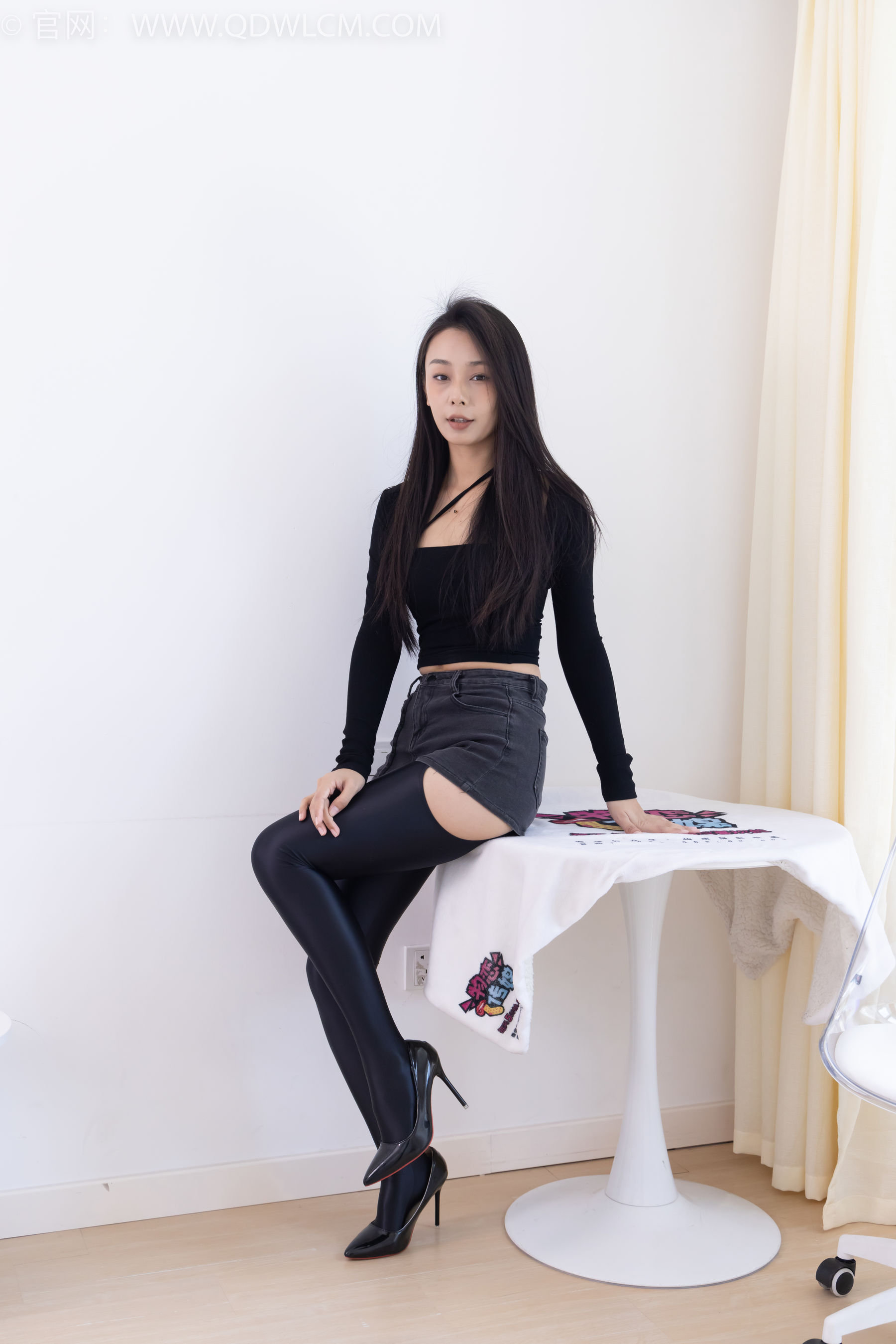 物恋传媒 No.2351 岚岚 - 高跟鞋、油亮厚黑丝吊带袜、昏睡剧情/(157P)