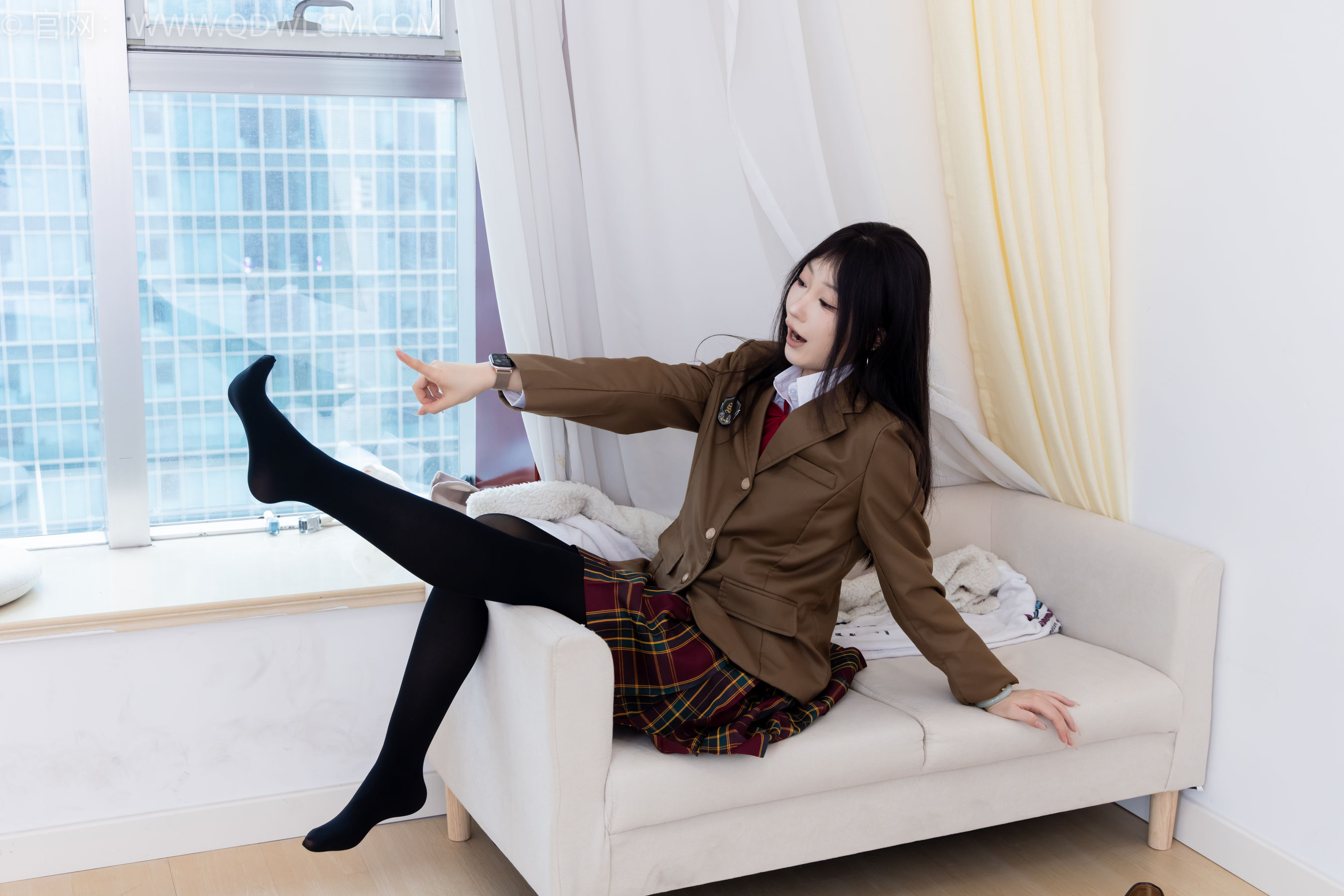 物恋传媒 No.2367 嘟嘟 - 皮鞋、厚黑丝、jk制服/(165P)