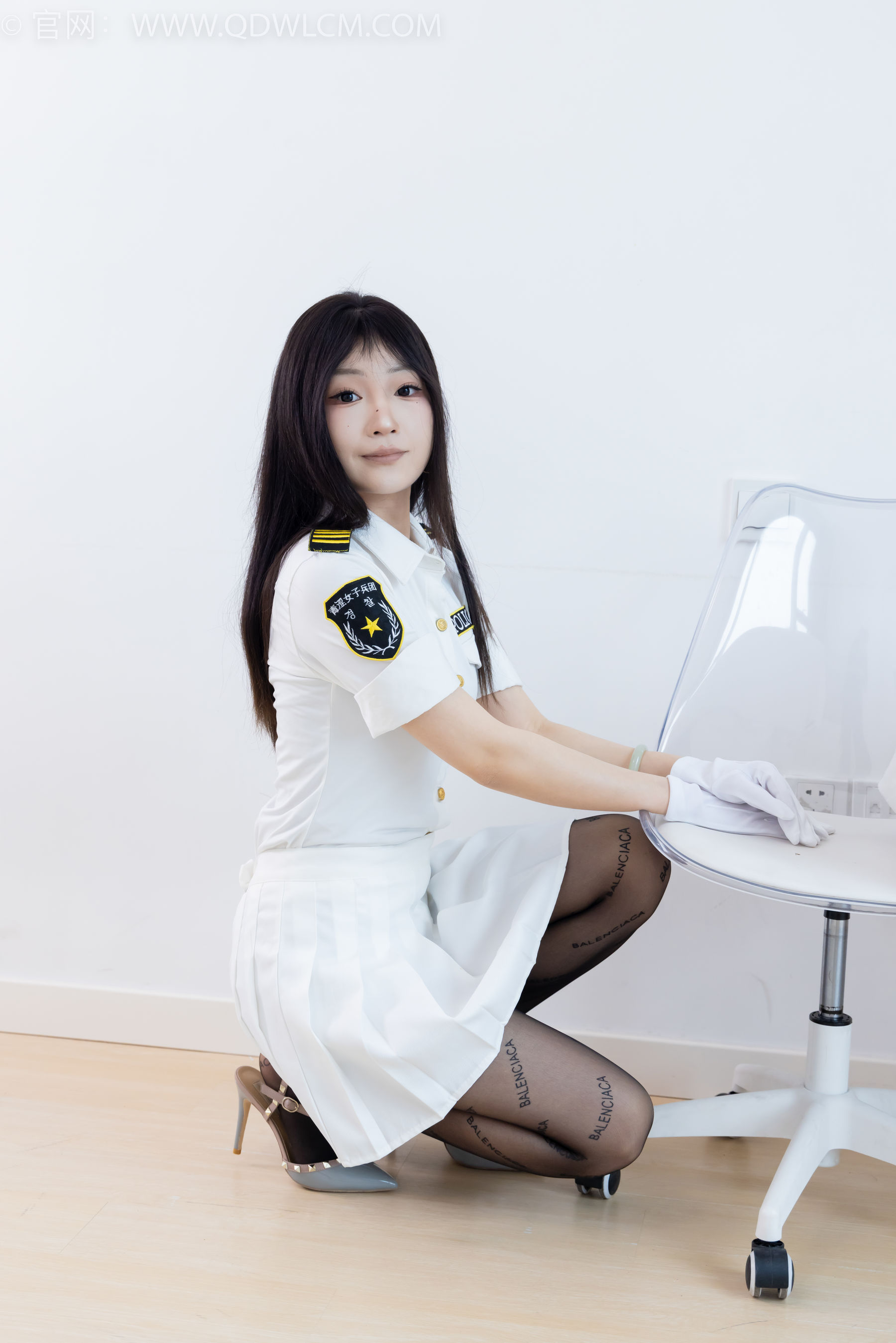 物恋传媒 No.2372 嘟嘟 - 高跟鞋、手套、薄黑丝脚尖加固款、薄肉丝脚尖加固款/(170P)