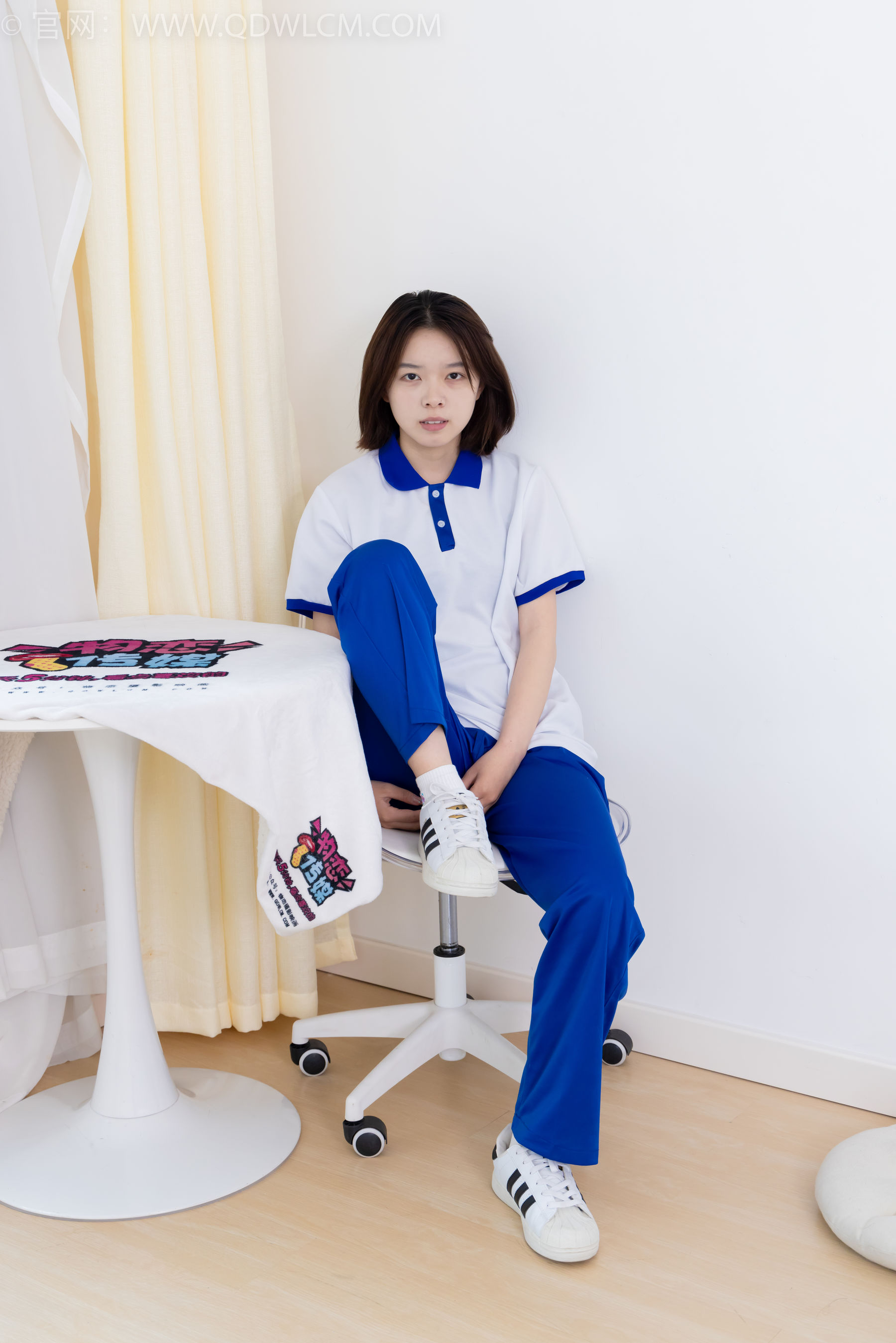 物恋传媒 No.2364 小悦 - 校服、板鞋、白棉袜、裸足/(150P)