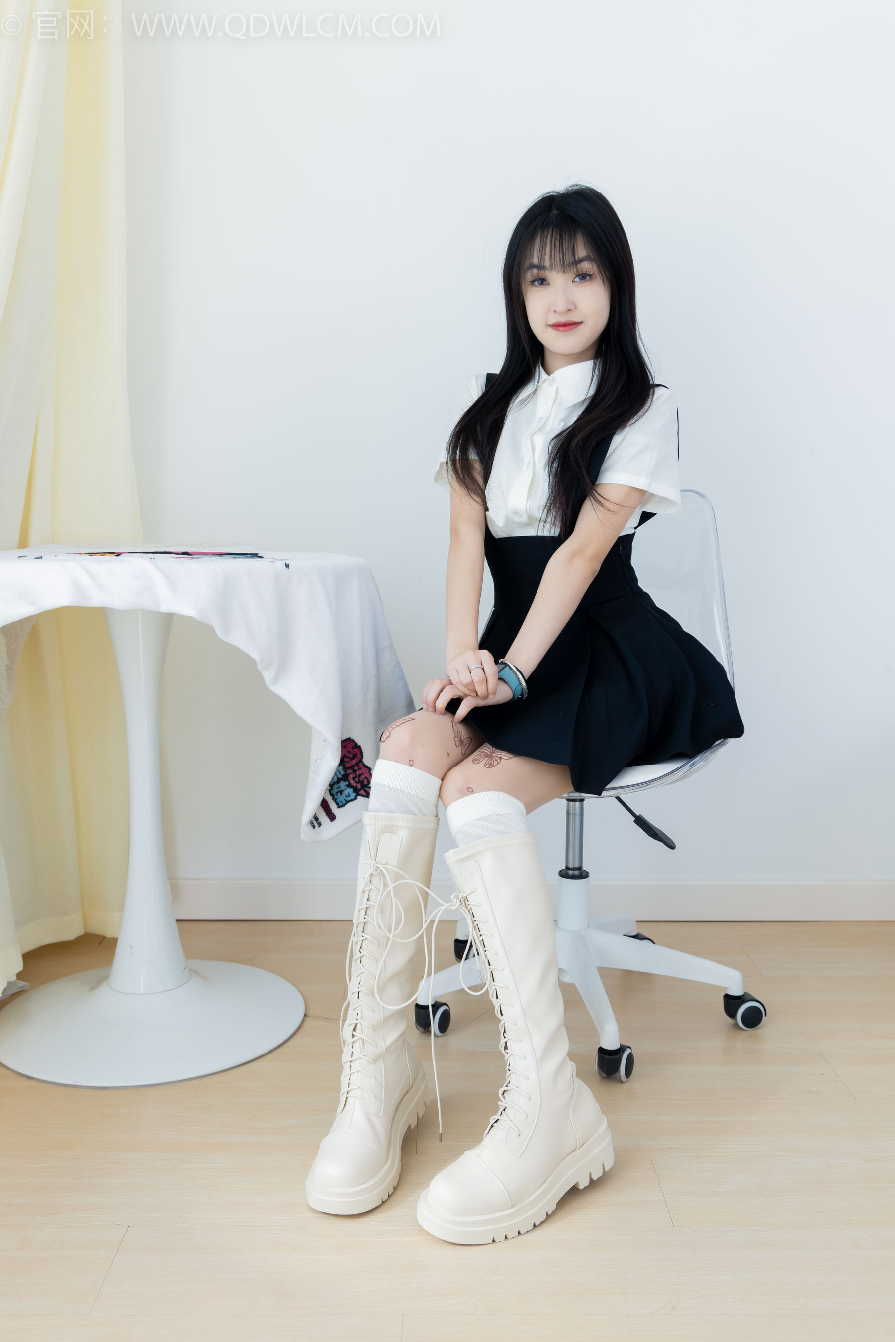 物恋传媒 No.2369 嘉木 - 长靴、长筒小腿白棉袜、蝴蝶薄肉丝/(200P)