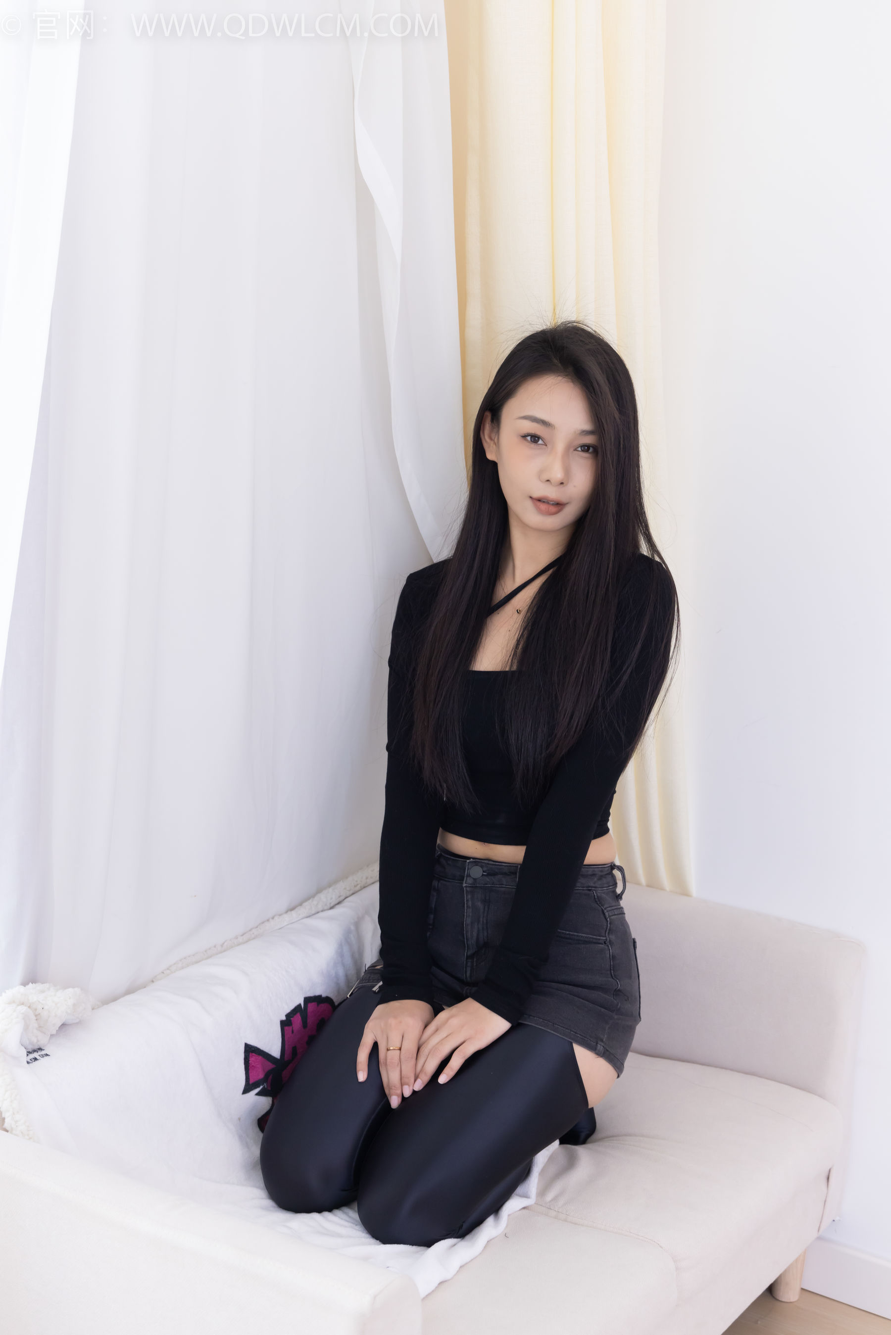 物恋传媒 No.2351 岚岚 - 高跟鞋、油亮厚黑丝吊带袜、昏睡剧情/(157P)