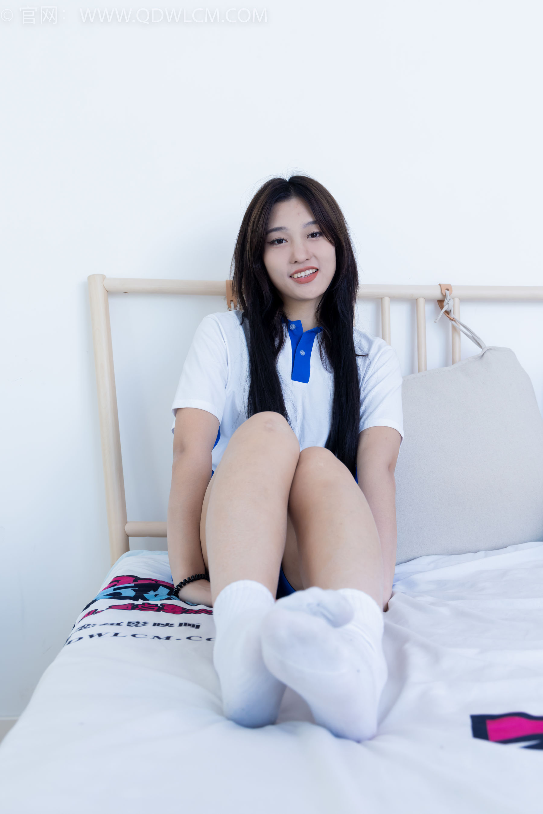 物恋传媒 No.2361 灰灰 - 校服、帆布鞋、白棉袜、裸足/(155P)