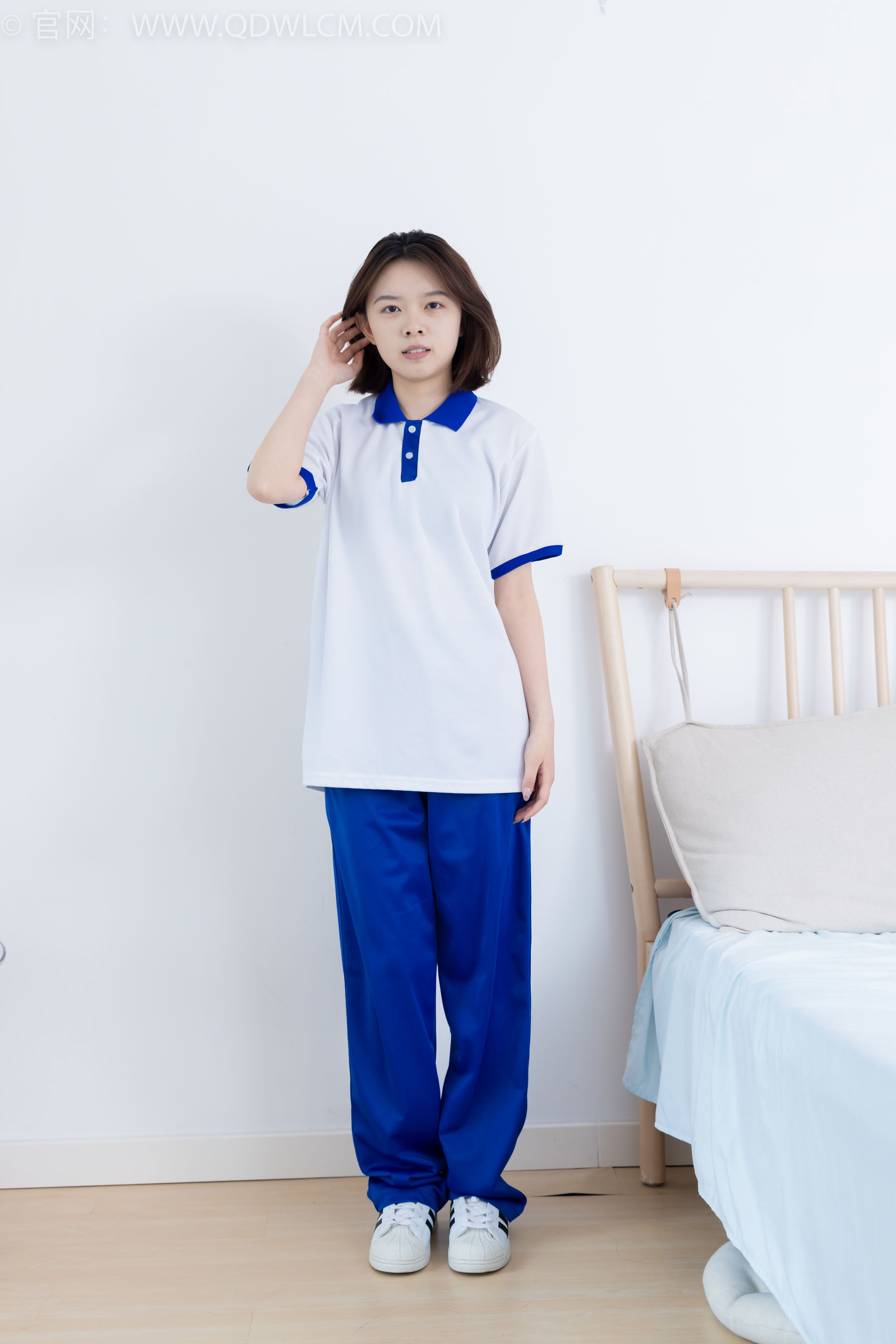 物恋传媒 No.2364 小悦 - 校服、板鞋、白棉袜、裸足/(150P)