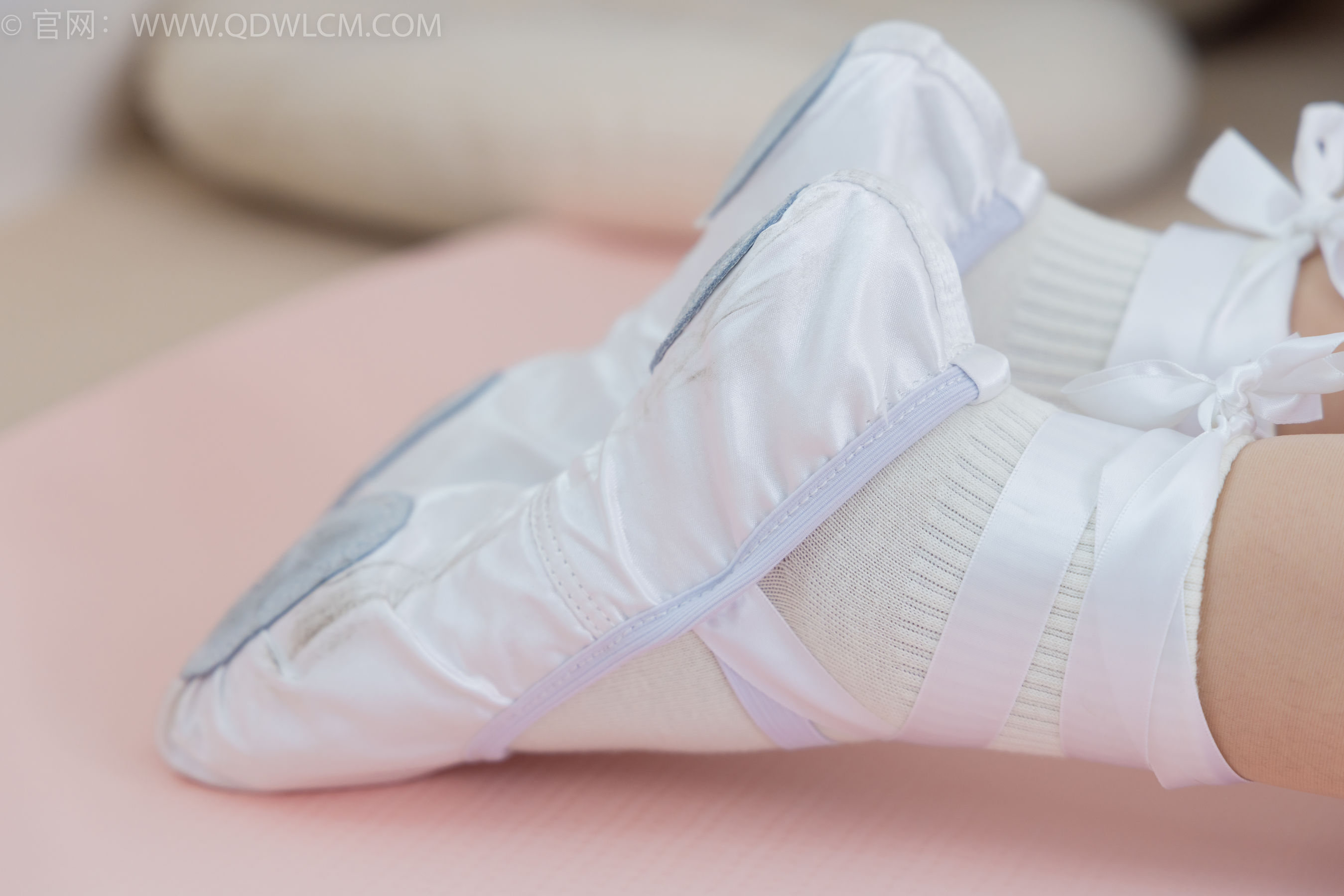 物恋传媒 No.2358 闪闪 - 舞蹈服、舞蹈鞋、白棉袜、厚白丝、厚灰丝、薄肉丝/(150P)