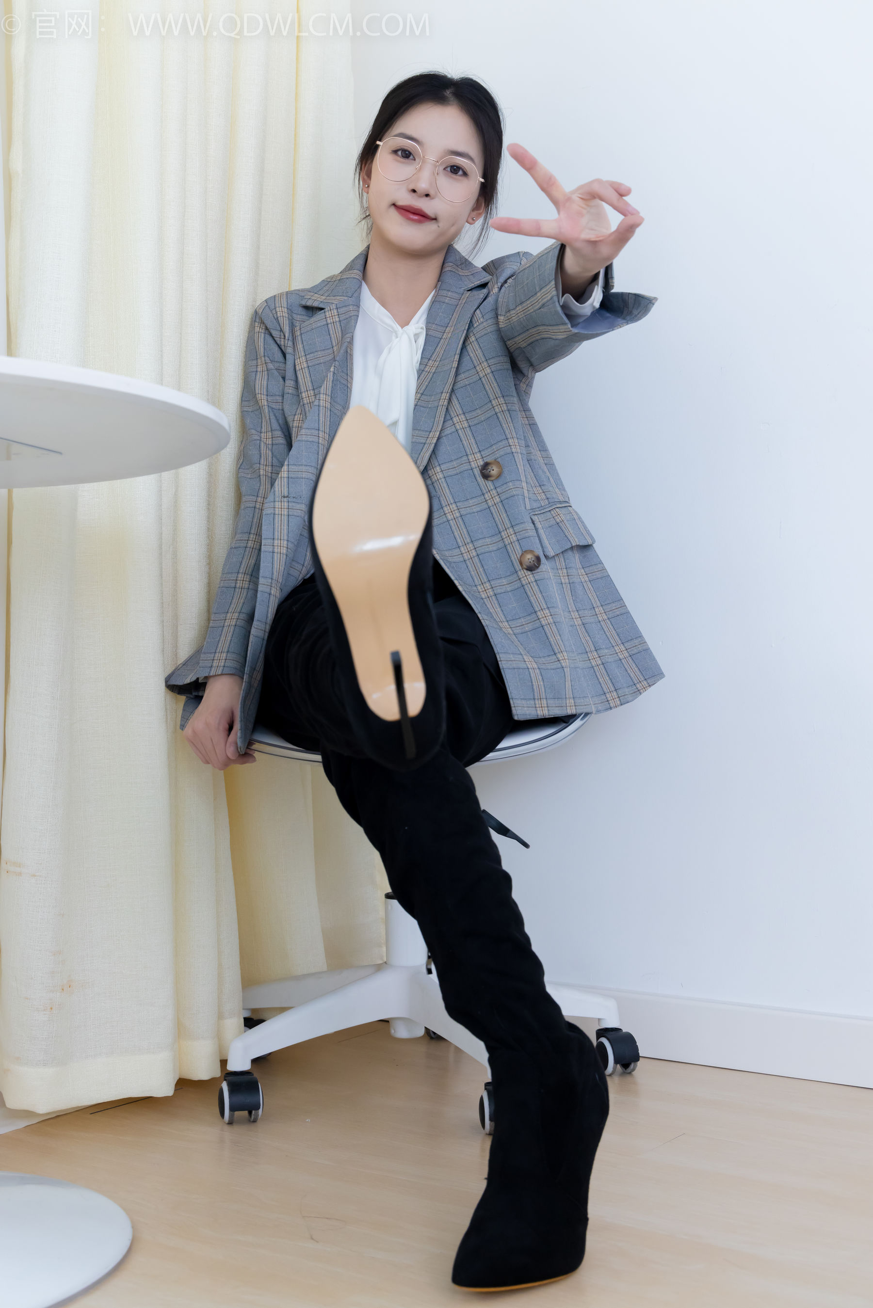 物恋传媒 No.2349 茯苓 - 高跟长靴、高跟凉鞋、厚肉丝、薄黑丝/(175P)