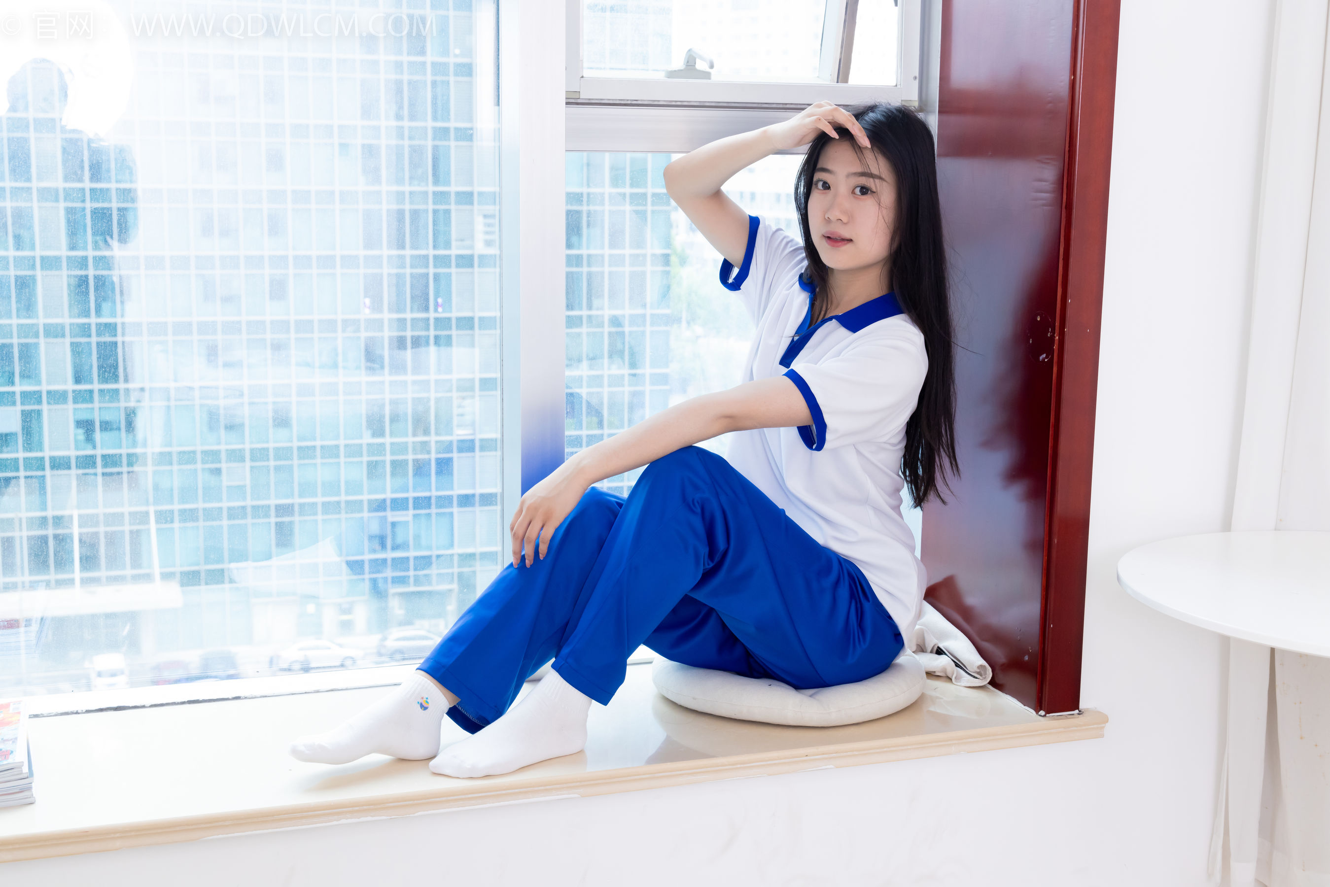 物恋传媒 No.2368 芋头 - 板鞋、白棉袜、裸足/(150P)