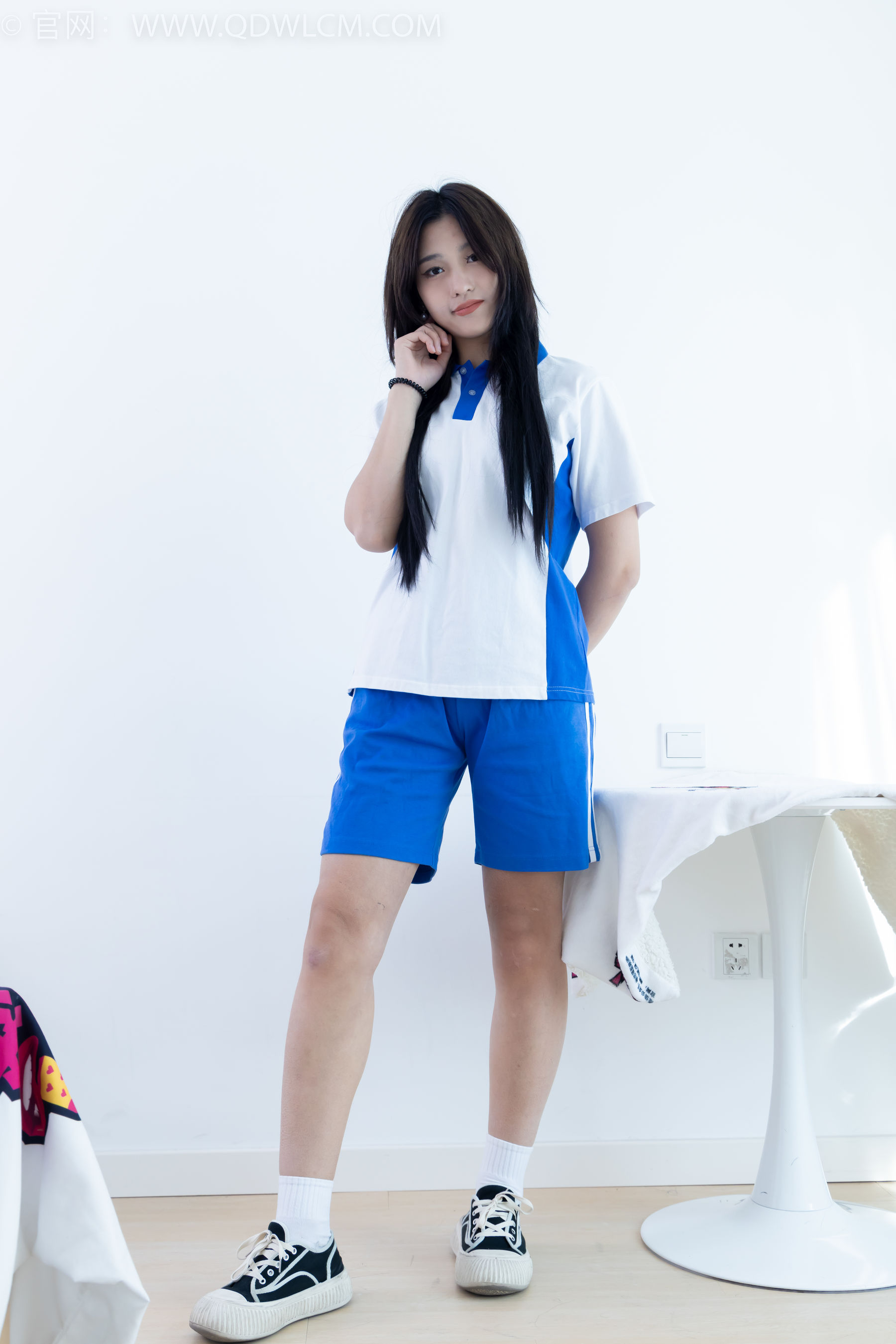 物恋传媒 No.2361 灰灰 - 校服、帆布鞋、白棉袜、裸足/(155P)