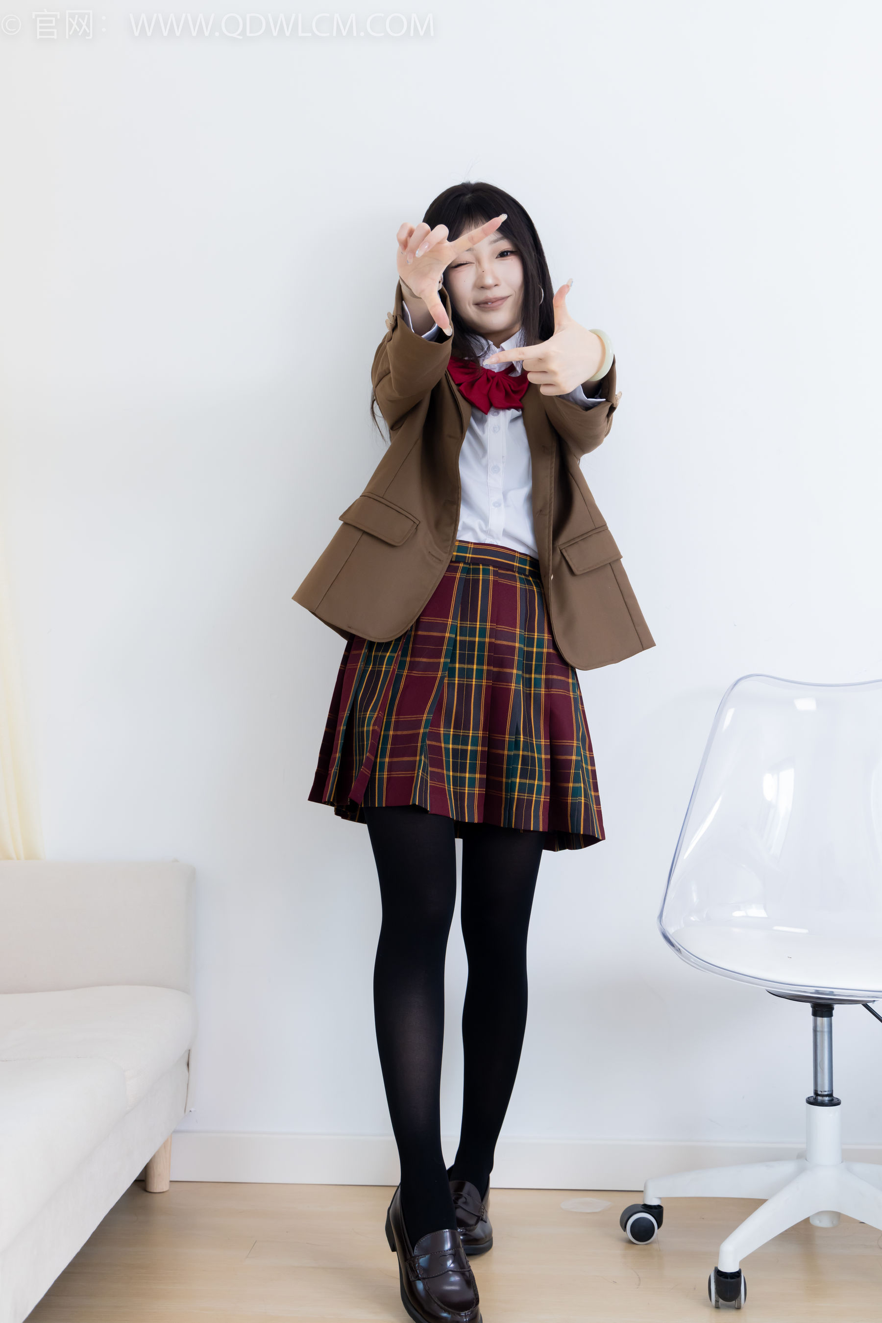 物恋传媒 No.2367 嘟嘟 - 皮鞋、厚黑丝、jk制服/(165P)