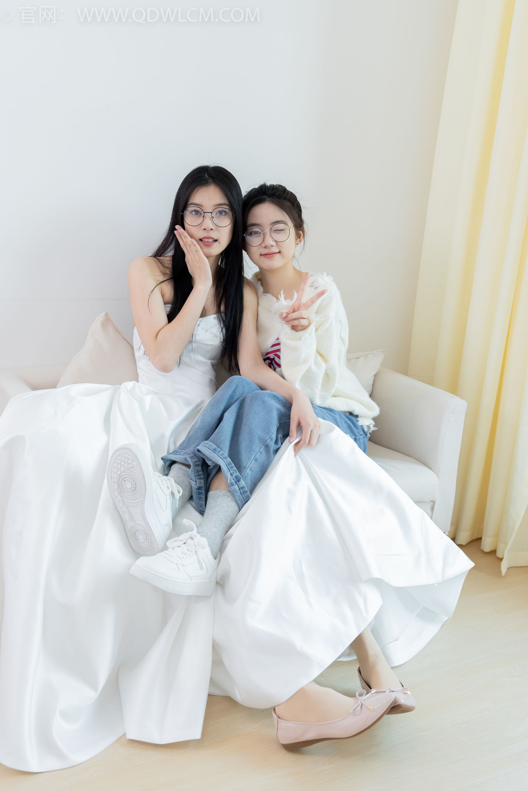 物恋传媒 No.2370 茯苓&欢欢 - 平底鞋、板鞋、厚肉丝、灰色棉袜、薄肉丝/(150P)